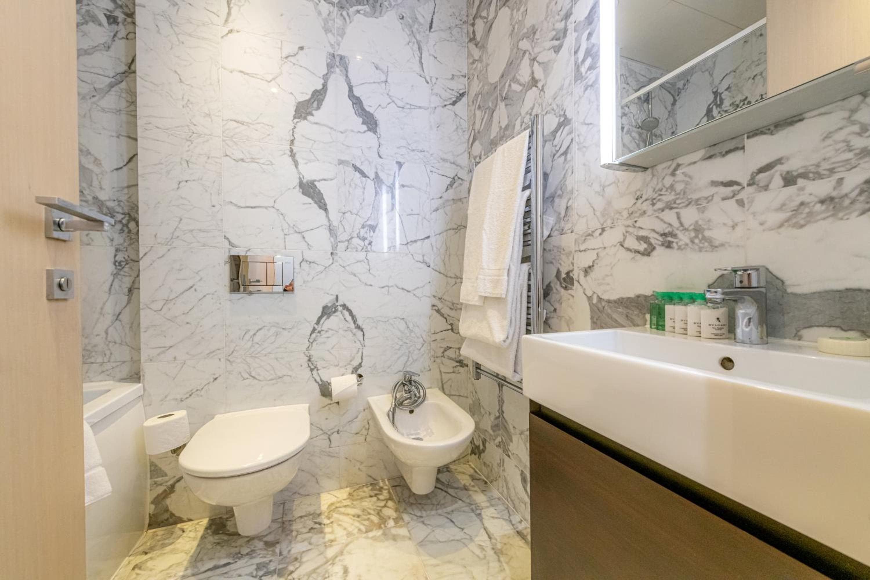 Claverley Court Apartments Knightsbridge, London, photo 6
