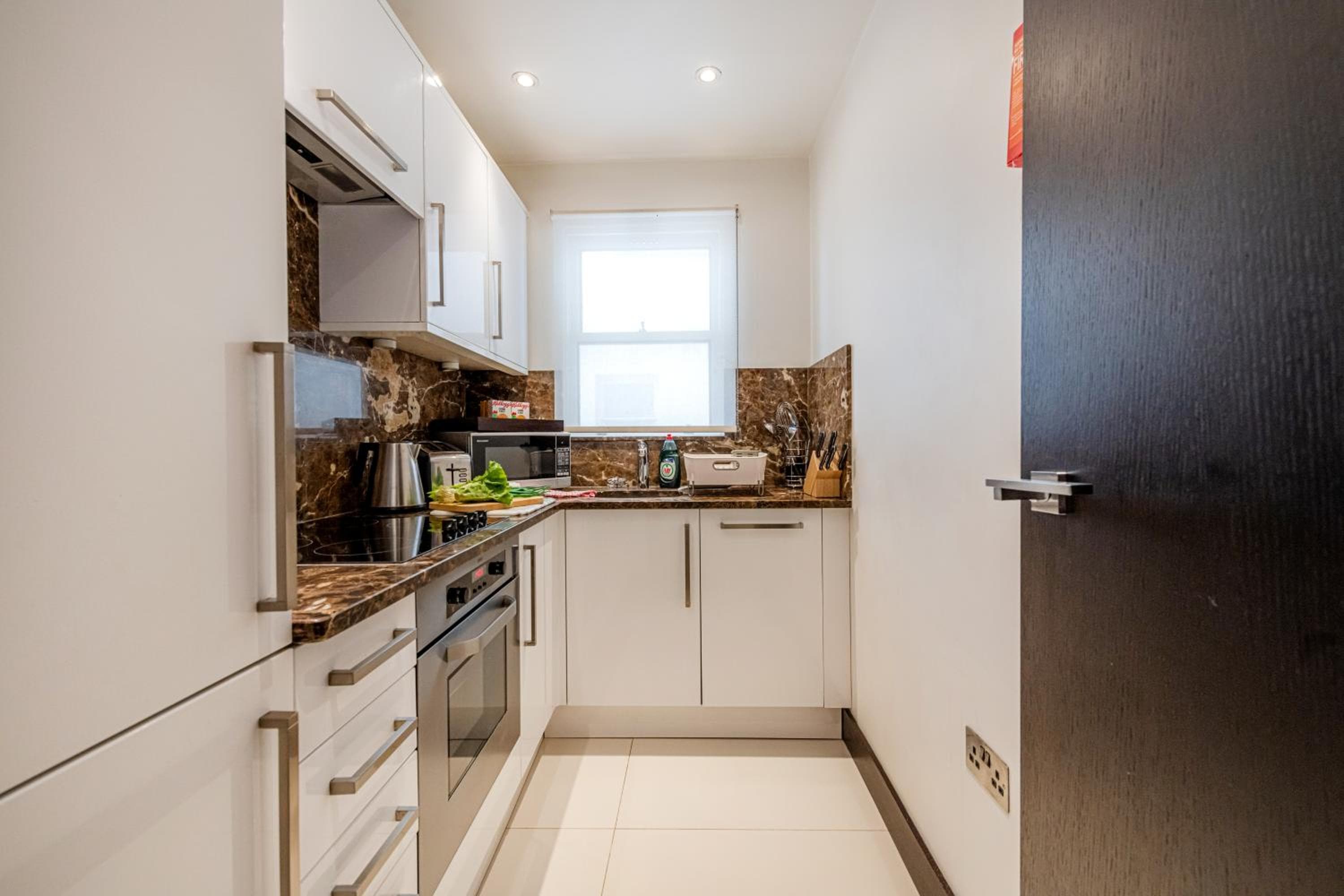 130 Queen's Gate Apartments, London, photo 5
