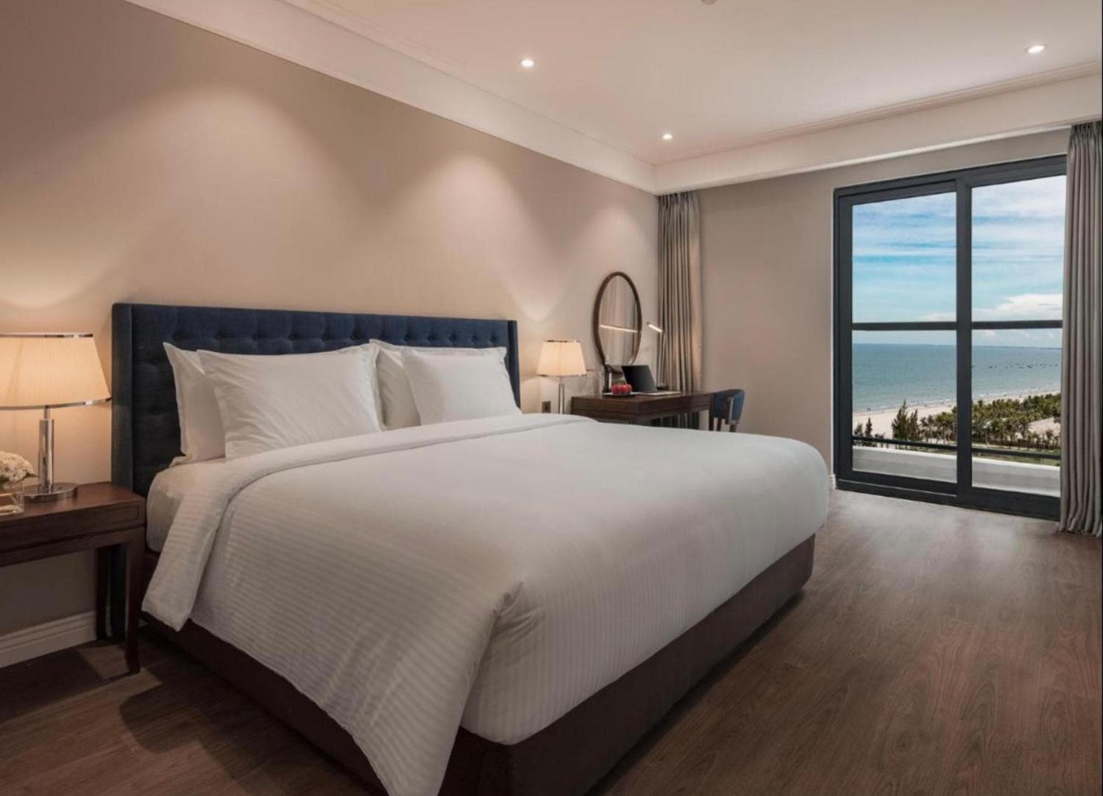 Luxury Apartment in Beach Front Building with Ocean View, Da Nang