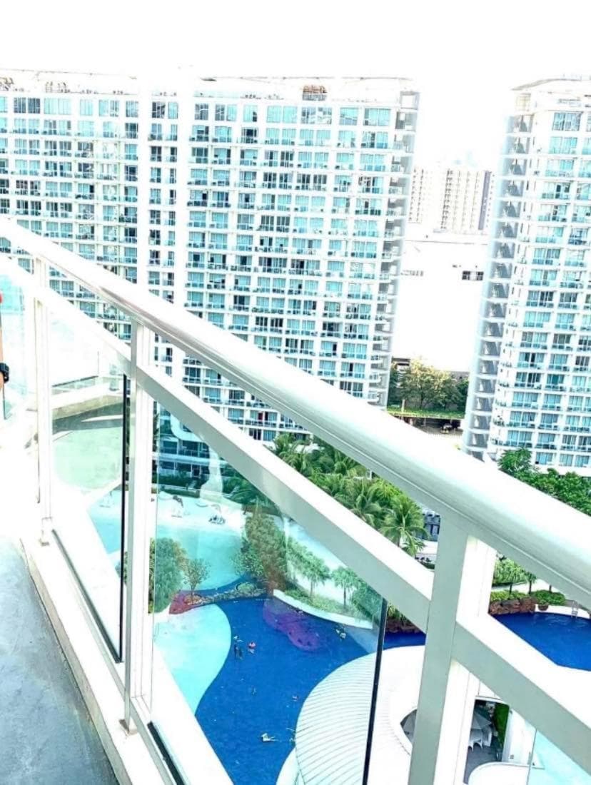AZURE C4 BEACHPOOL balcony wifi MULTIPLE UNITS, Manila, photo 4