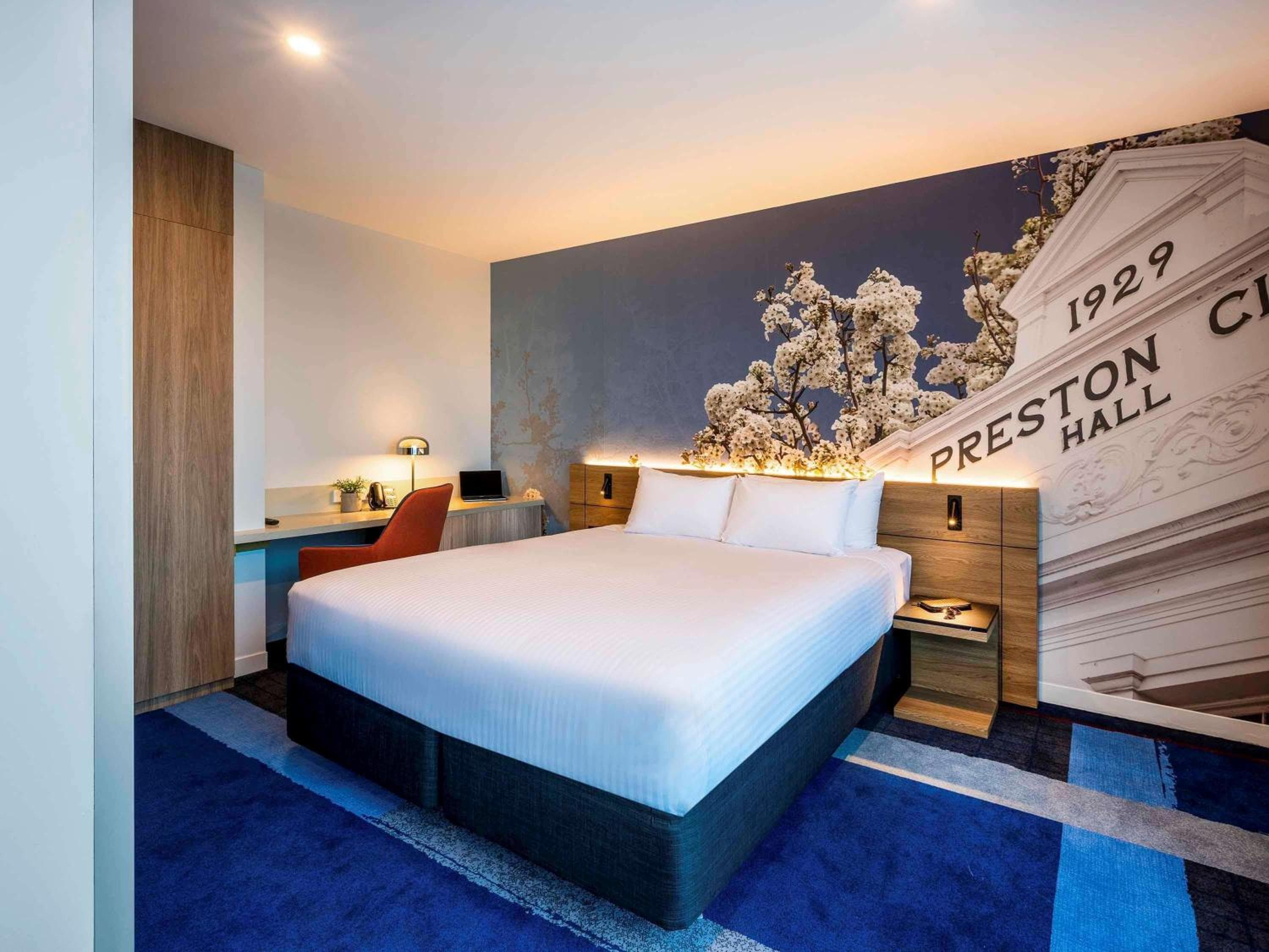 Hotel room at Novotel Melbourne Preston