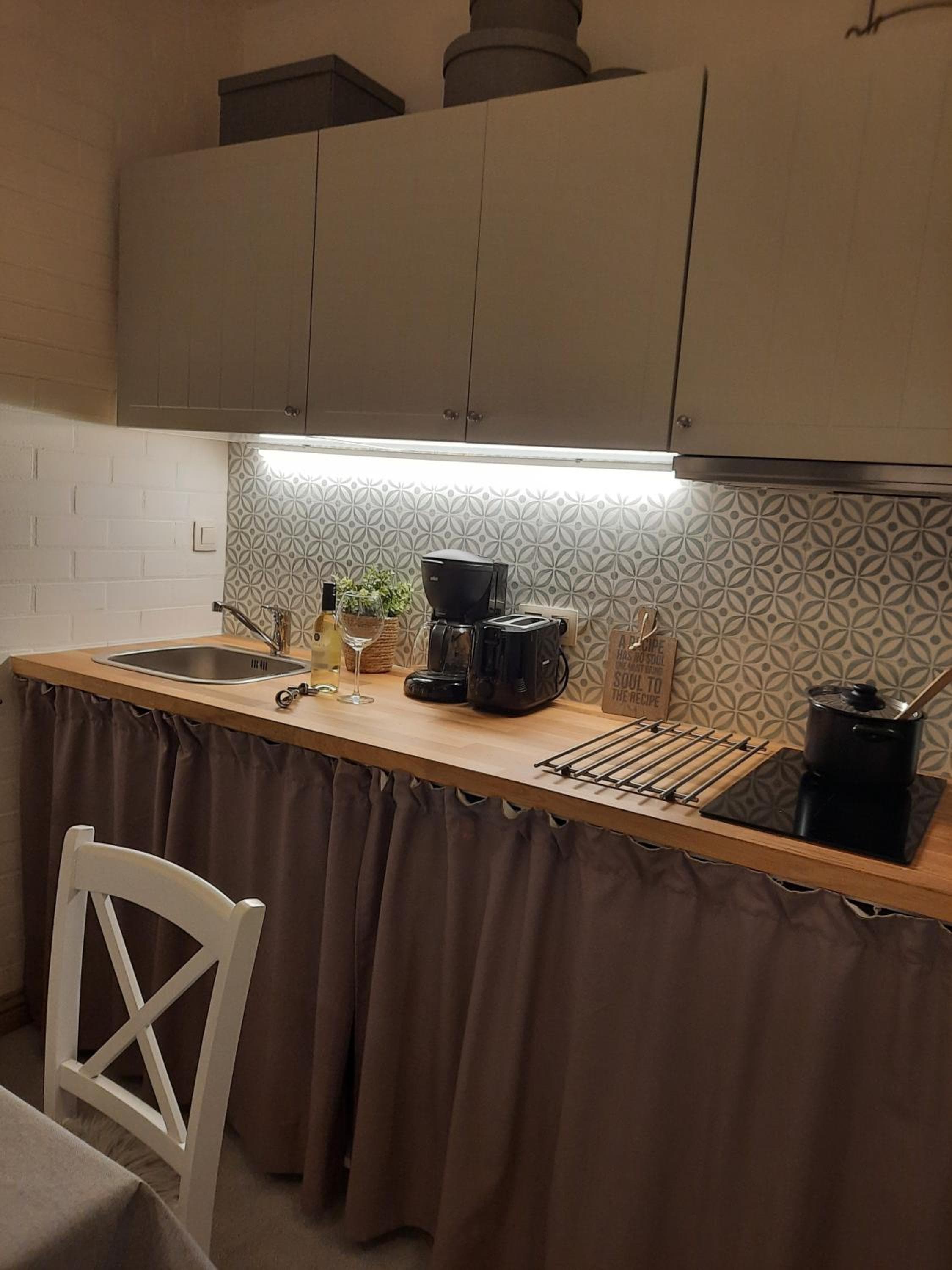 Casa-Cosi, tourist & business suites & flats with reserved parking and private terraces in shared garden with seasonal pool included, private sauna availab, Lokeren, photo 4