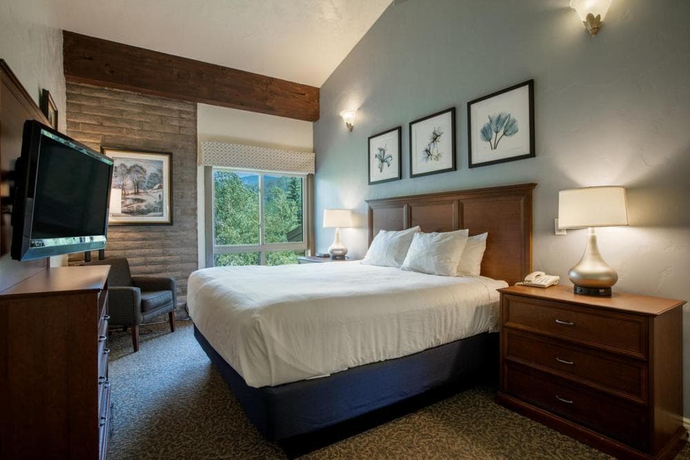 Sandstone Creek Club Condominiums, Vail, photo 2