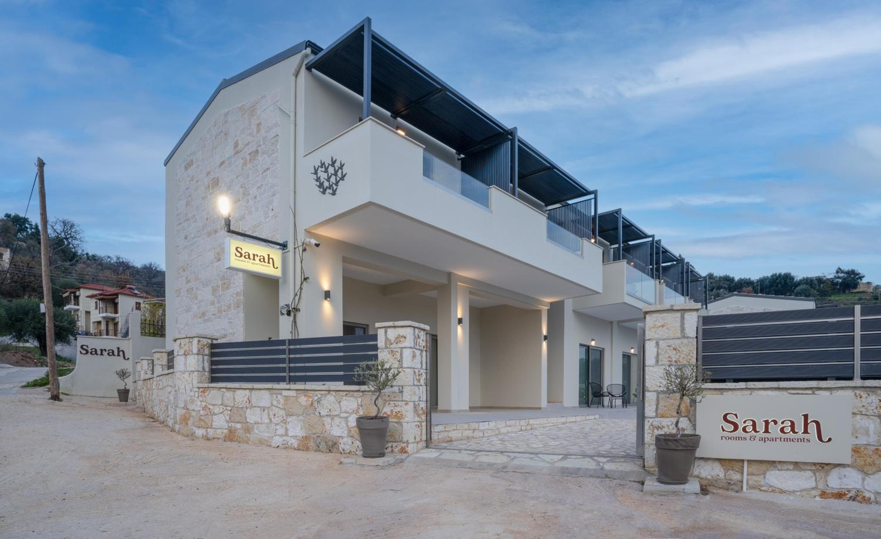 Sarah Luxury Rooms, Sivota