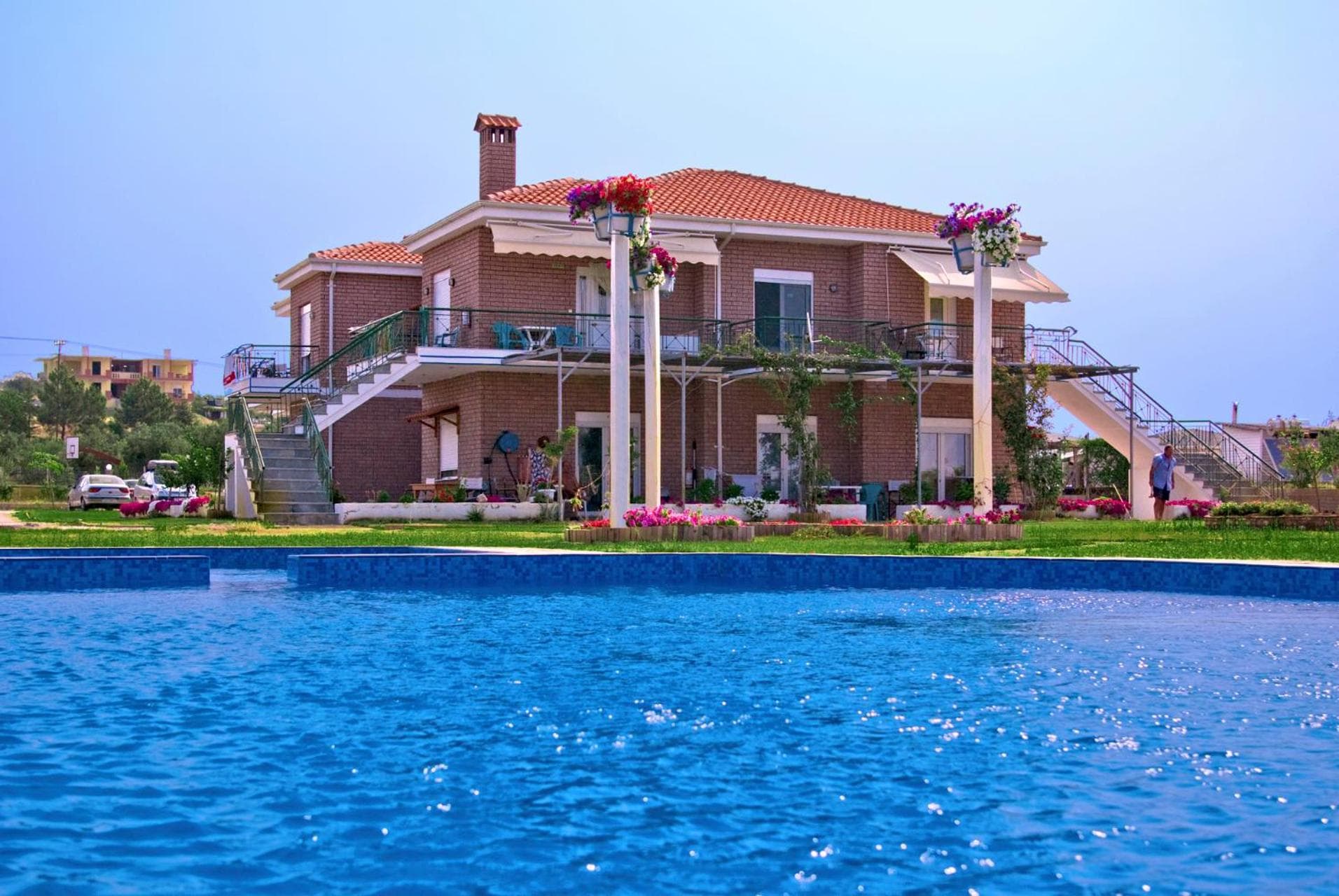 Kiki's Place, Nikiti