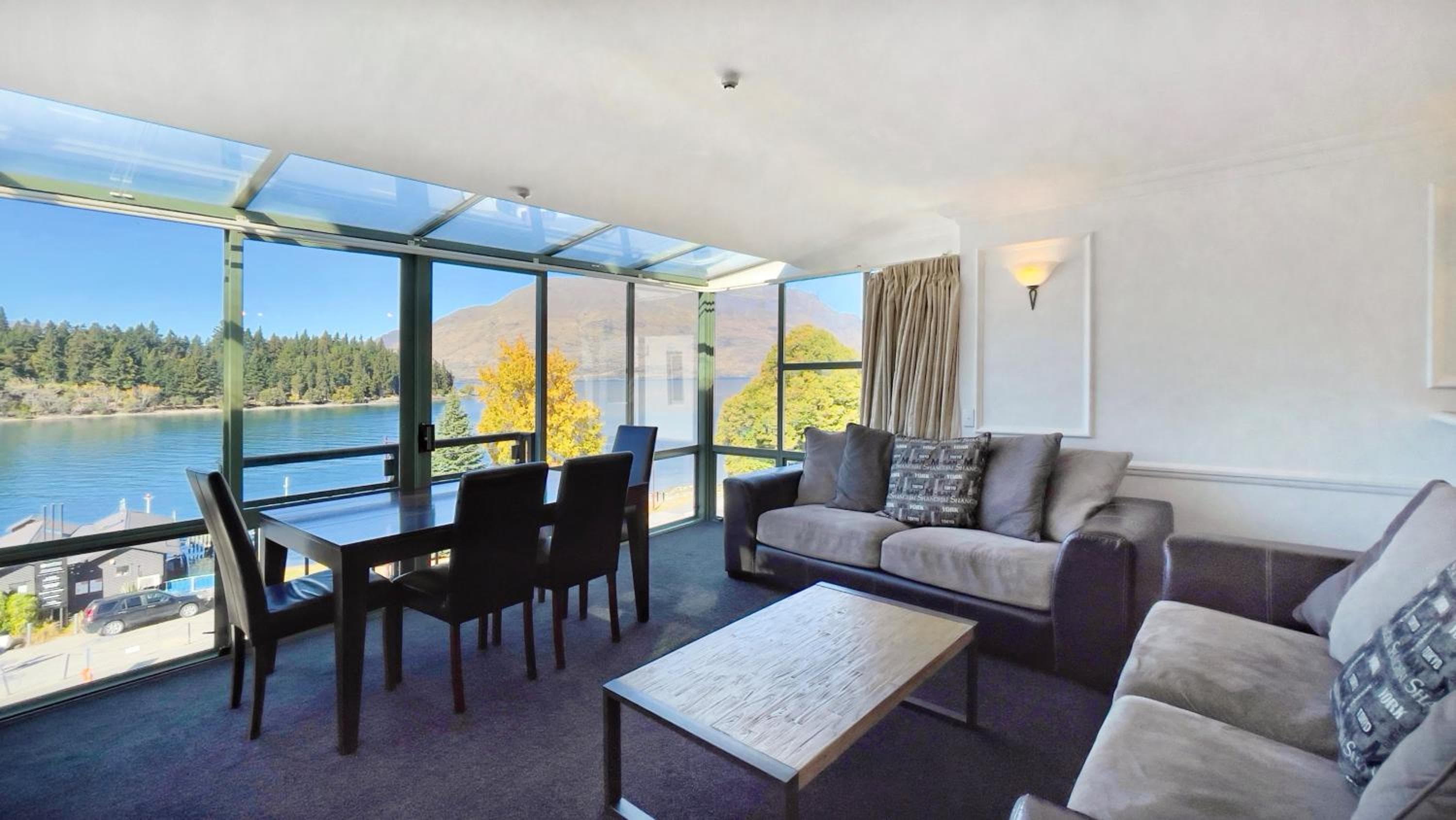 The Waterfront, Queenstown, photo 2