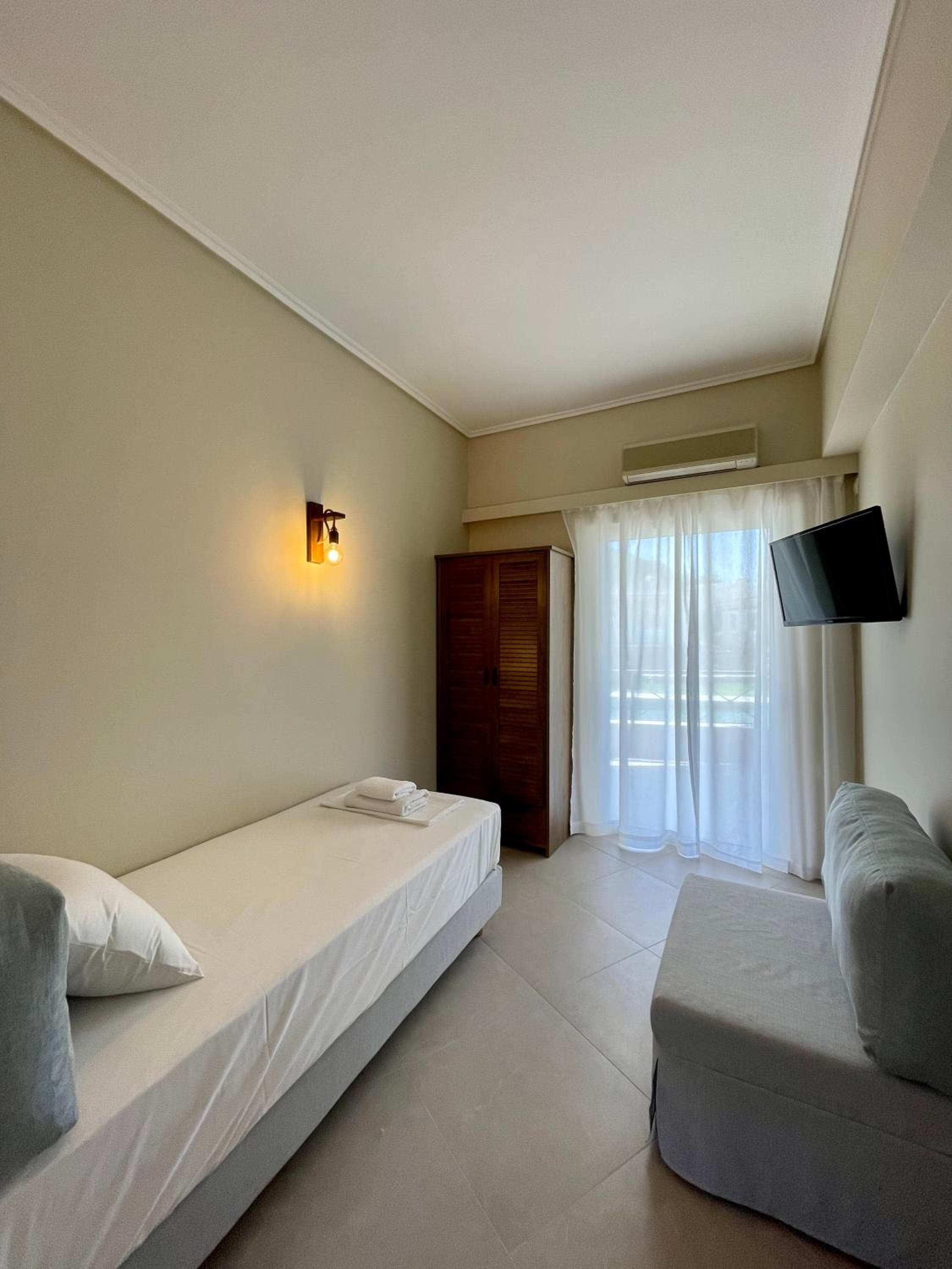 Helen Hotel, Poros