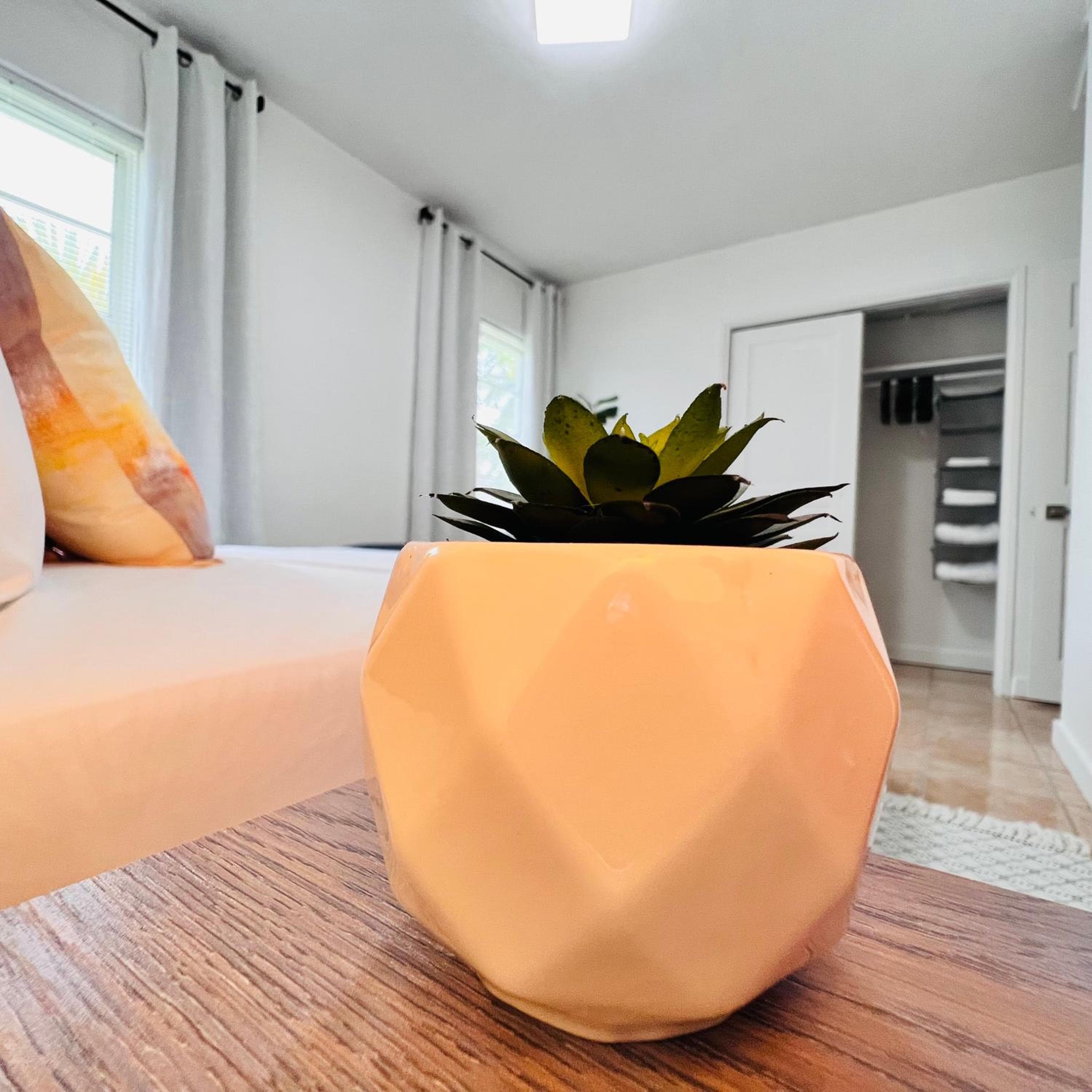 CocoBay 2BR Condos Near Beach, Galleria Mall, Wilton Manors, Cruise Port, Fort Lauderdale, photo 3