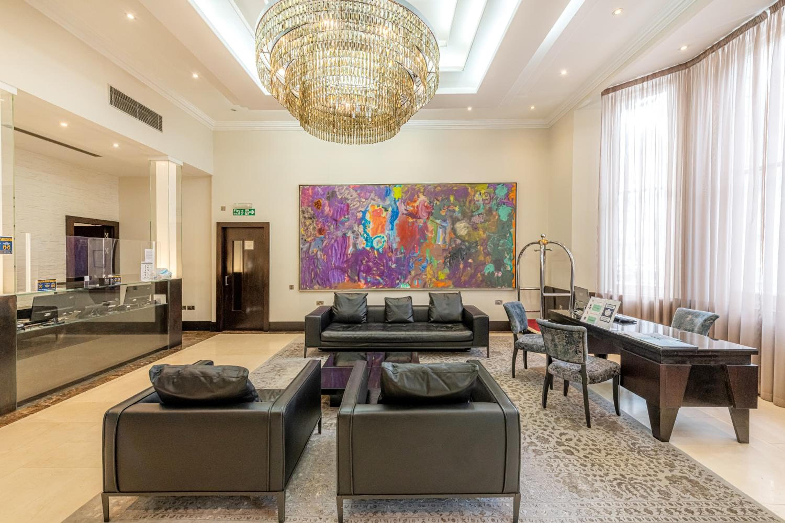 130 Queen's Gate Apartments, London, photo 6