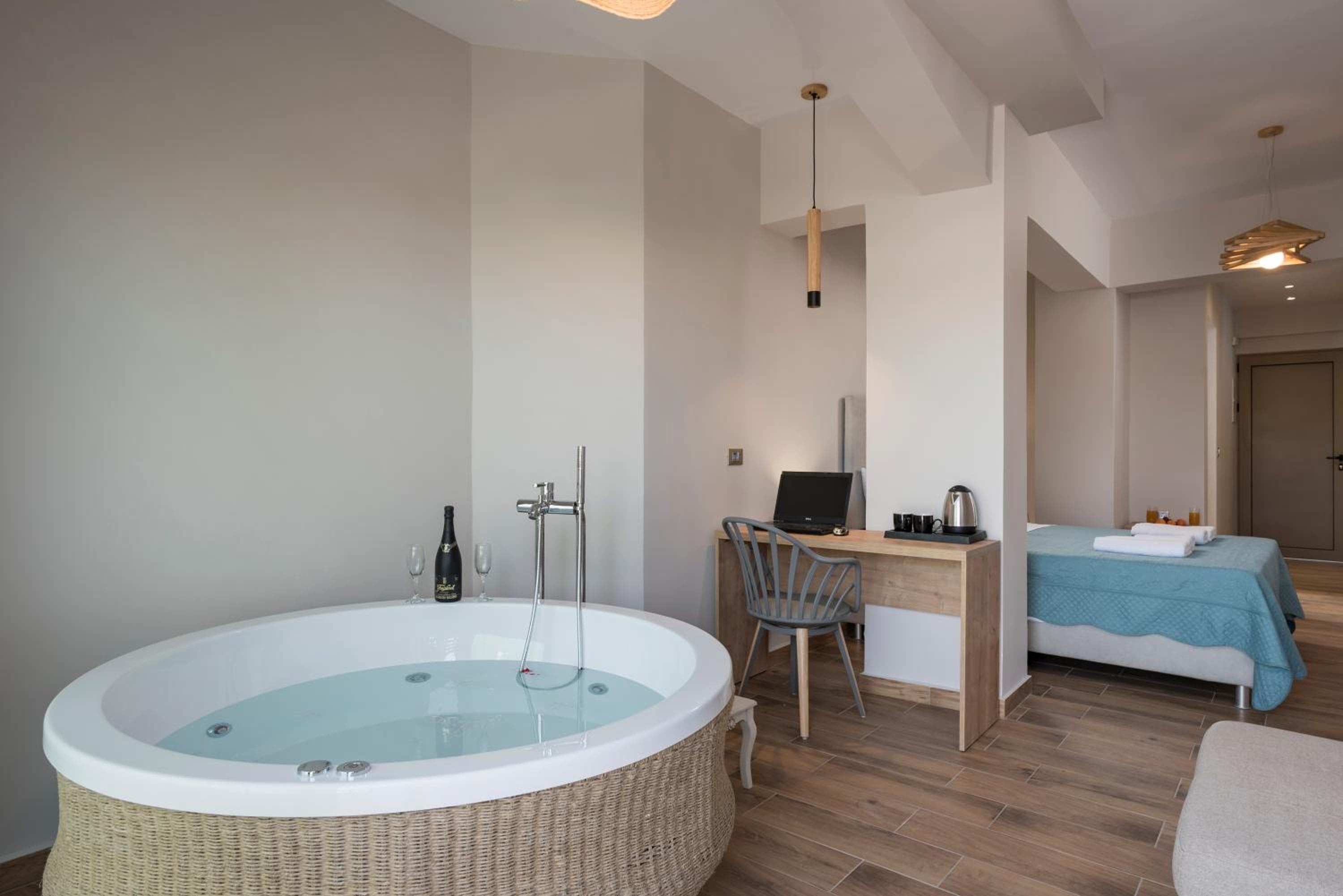 Aequor Luxury Rooms & Apartments, Kato Daratso, photo 3