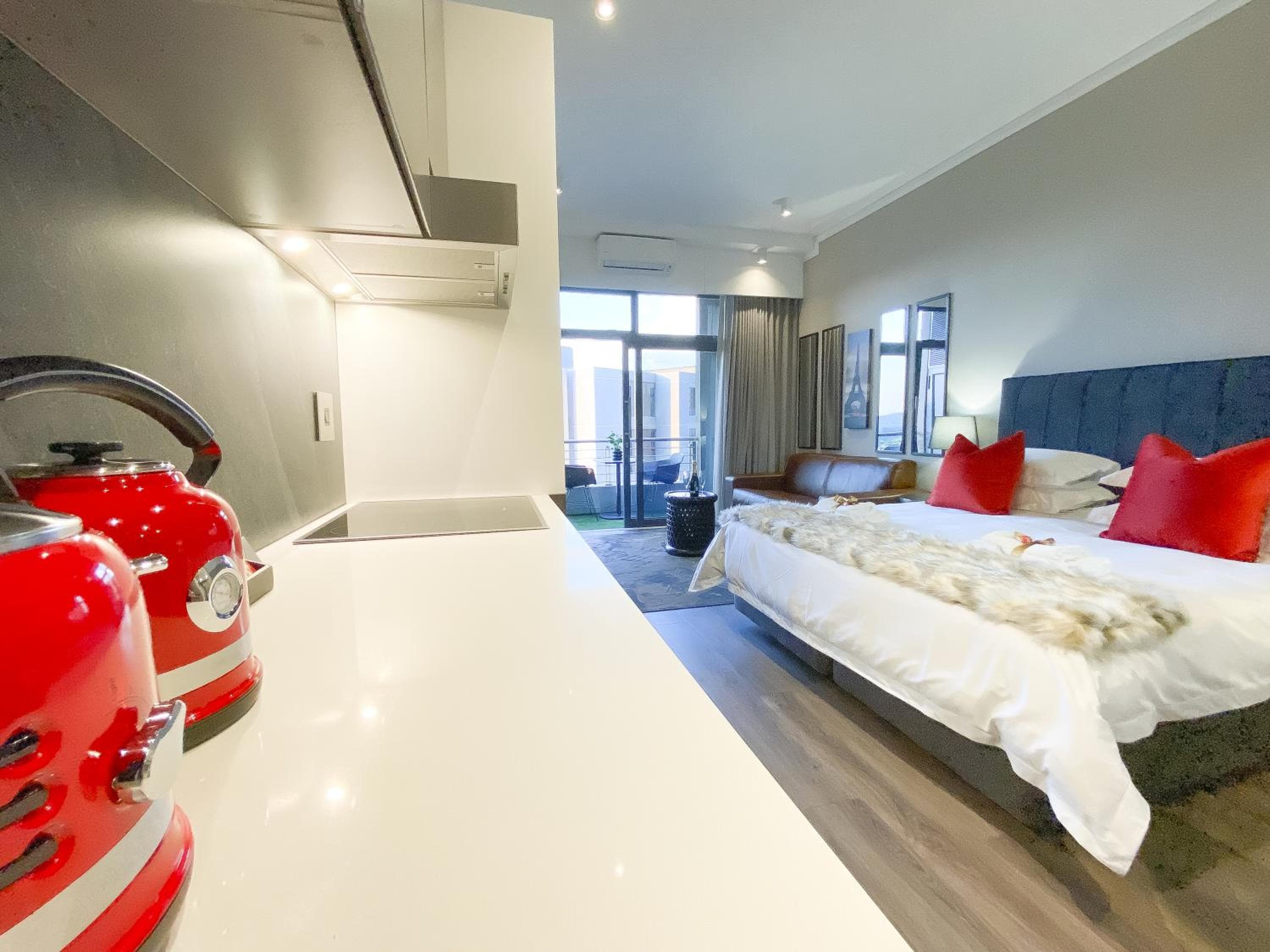 Menlyn Maine Residences - Superior king - Paris apartment, Pretoria, photo 3
