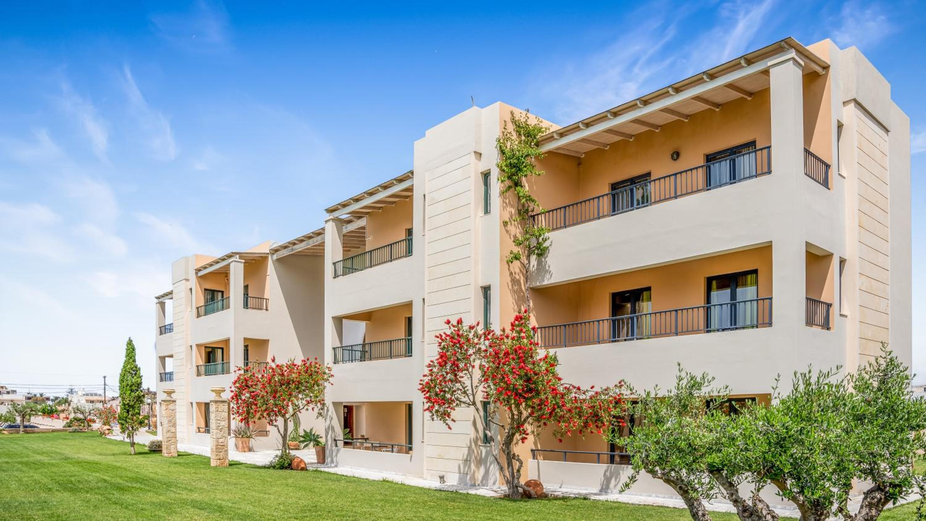 Golden Bay Apartments-Garden Haven, Malia