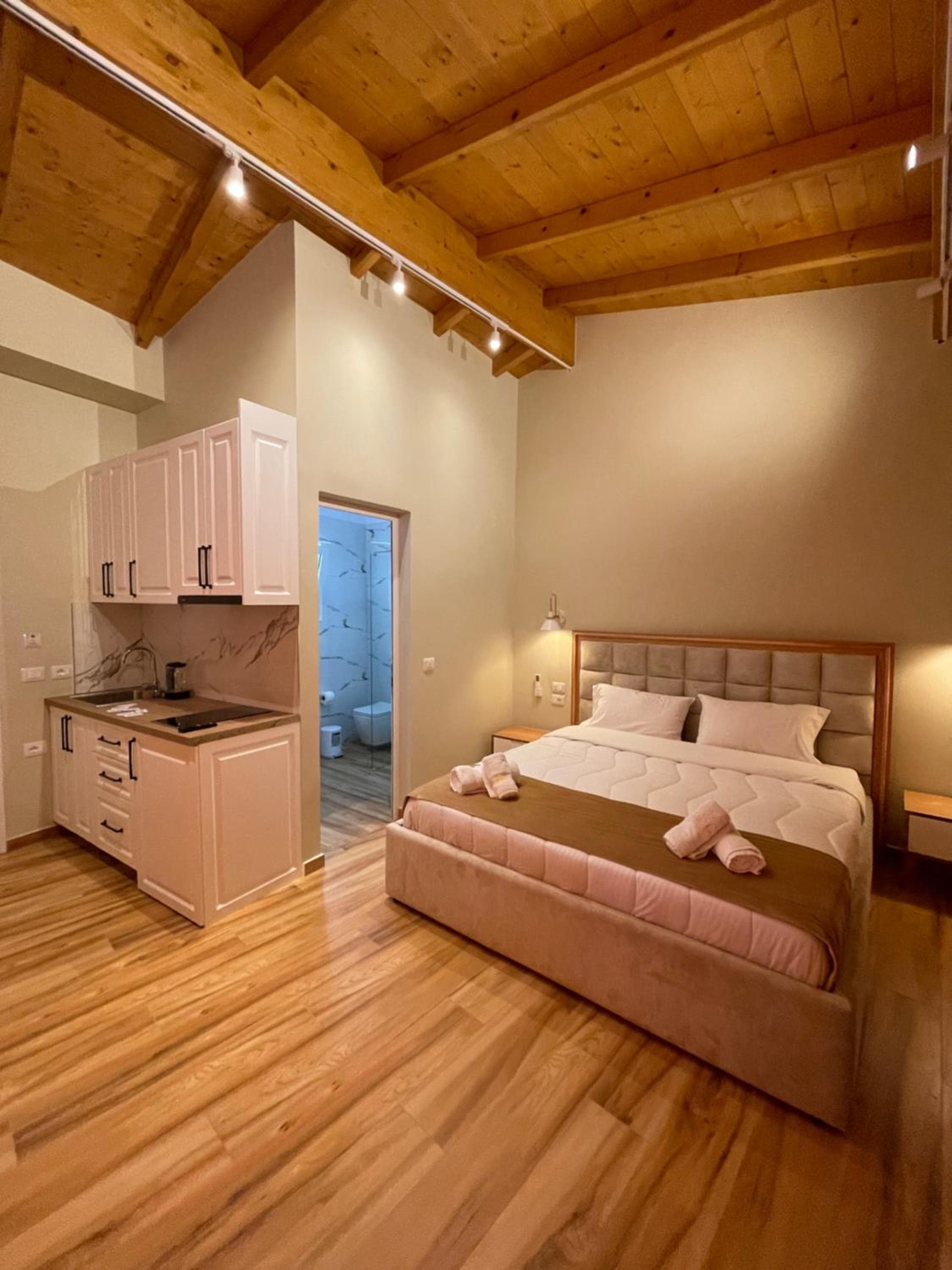 Arial Penthouse Suites, Vlorë, photo 5