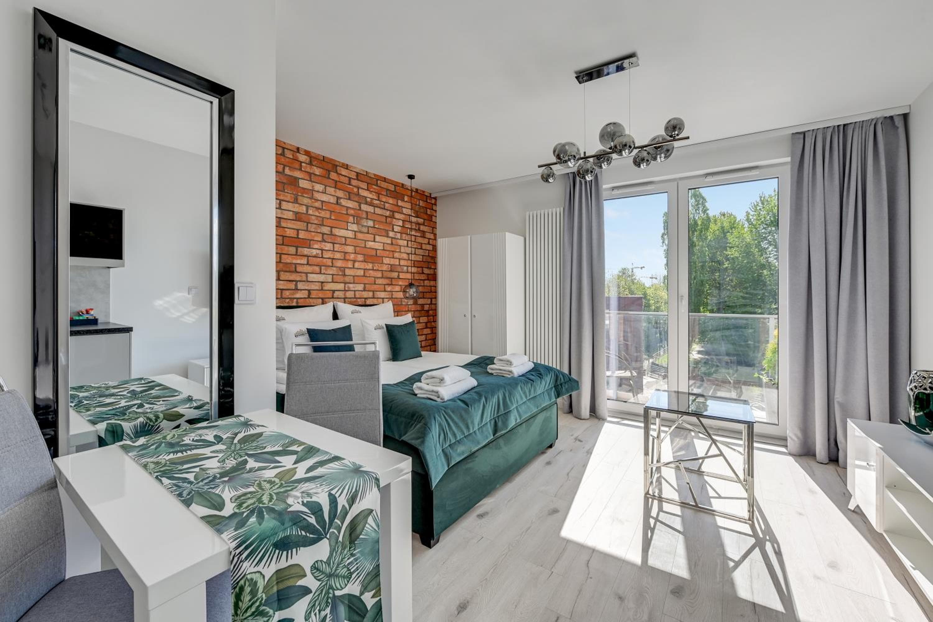 Aura 40 City Center by Downtown Apartments, photo 4