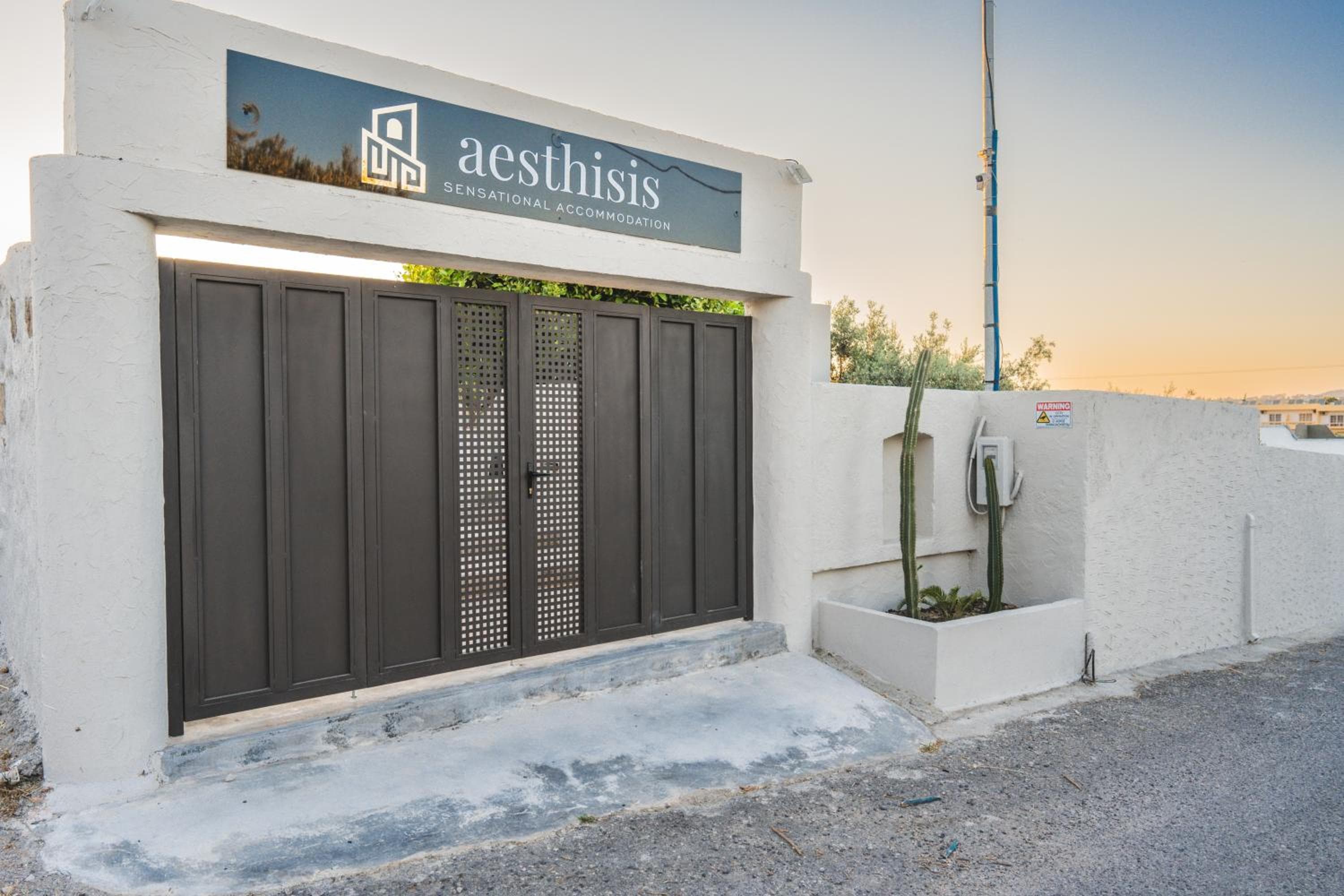 Aesthisis Sensational Accommodation, Kolimbia
