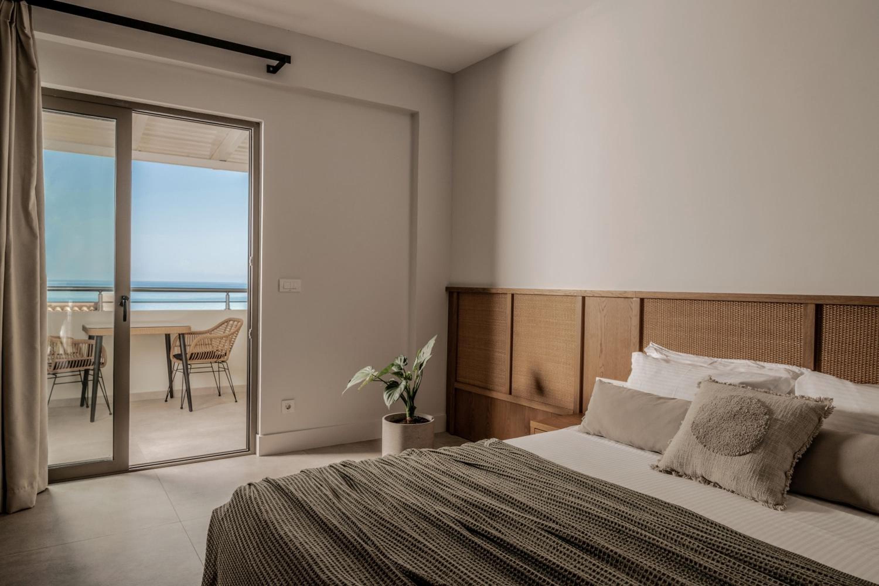 Paradise Elegant Beach Apartments, by ZanteWize, Alykes, photo 3