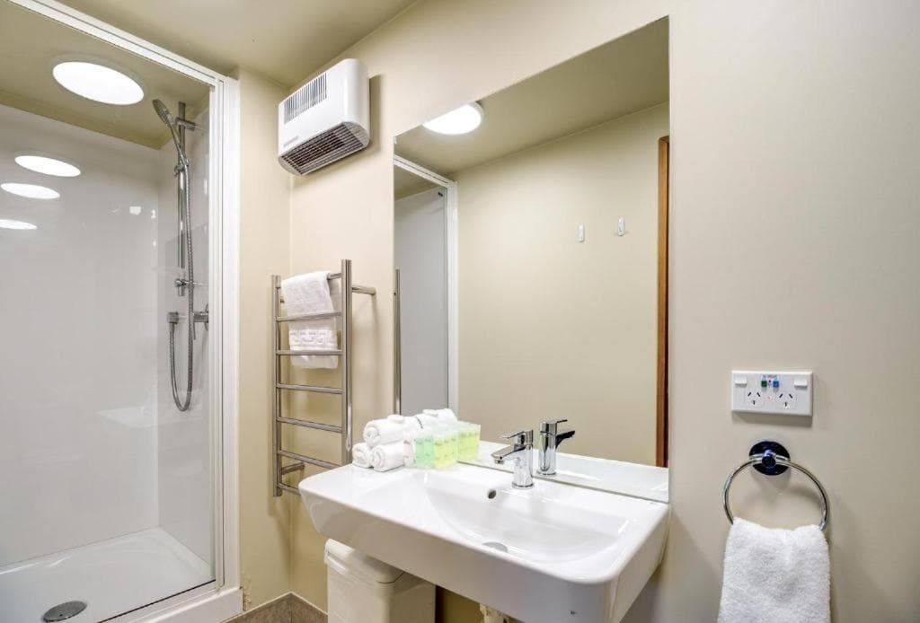 Lakefront Apartments,18 LAKE ESPLANADE ROAD, Queenstown, photo 2