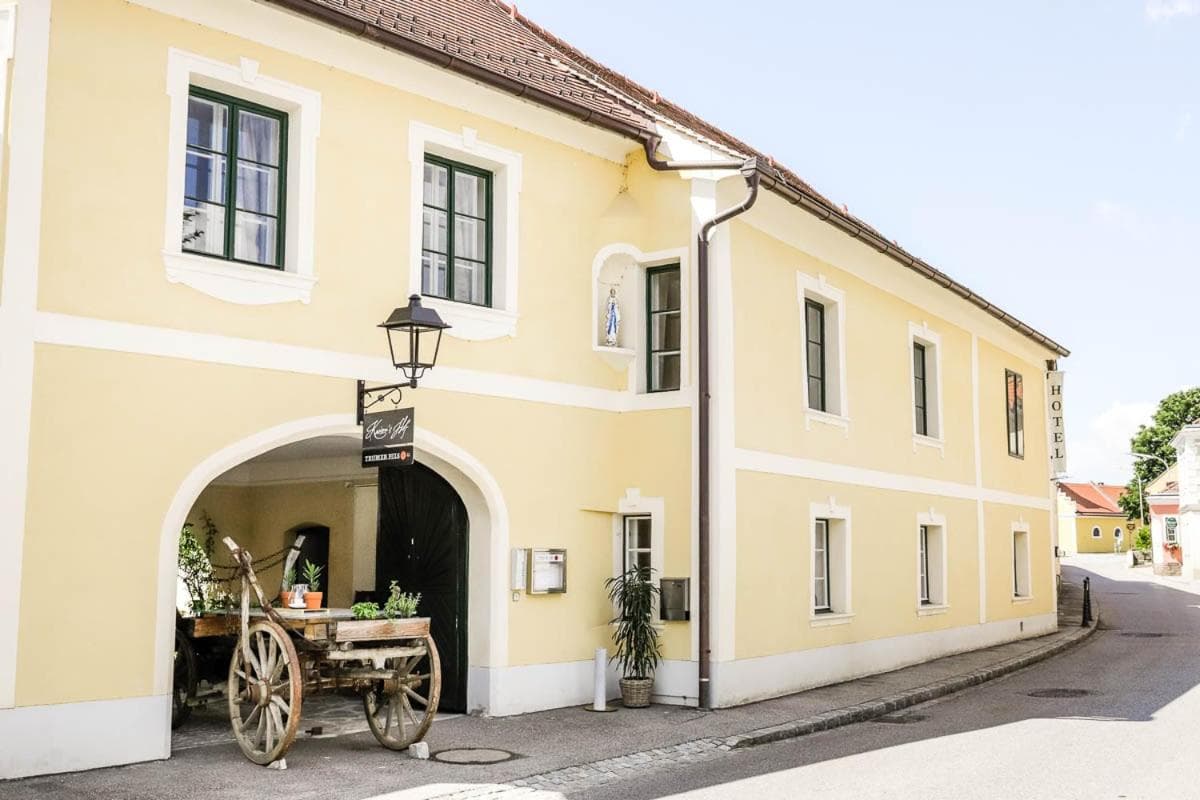 Kaiser's Hof, Strass