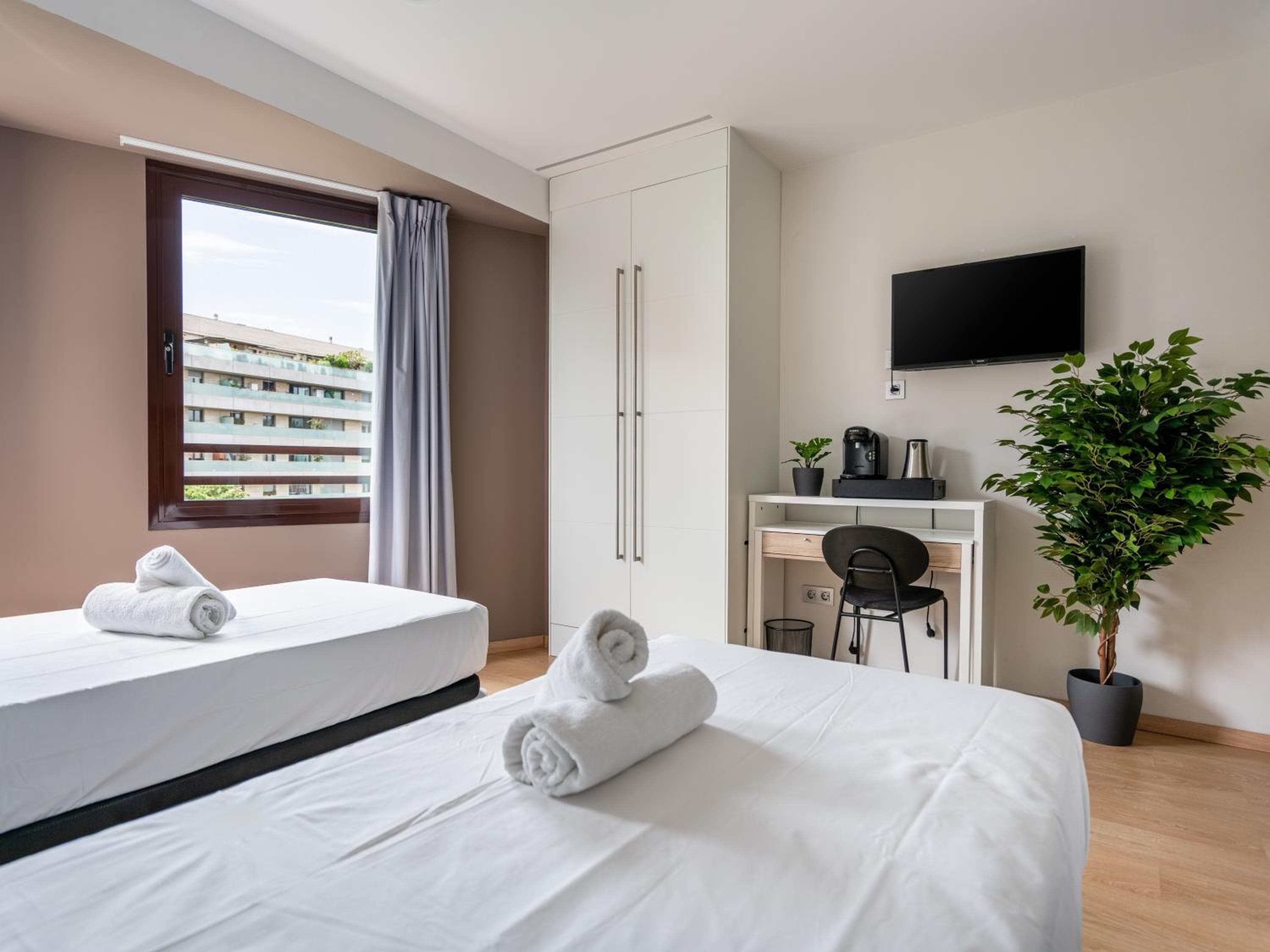 Limehome Barcelona Carrer de Fontcoberta - Digital Access, Barcelona, photo 5