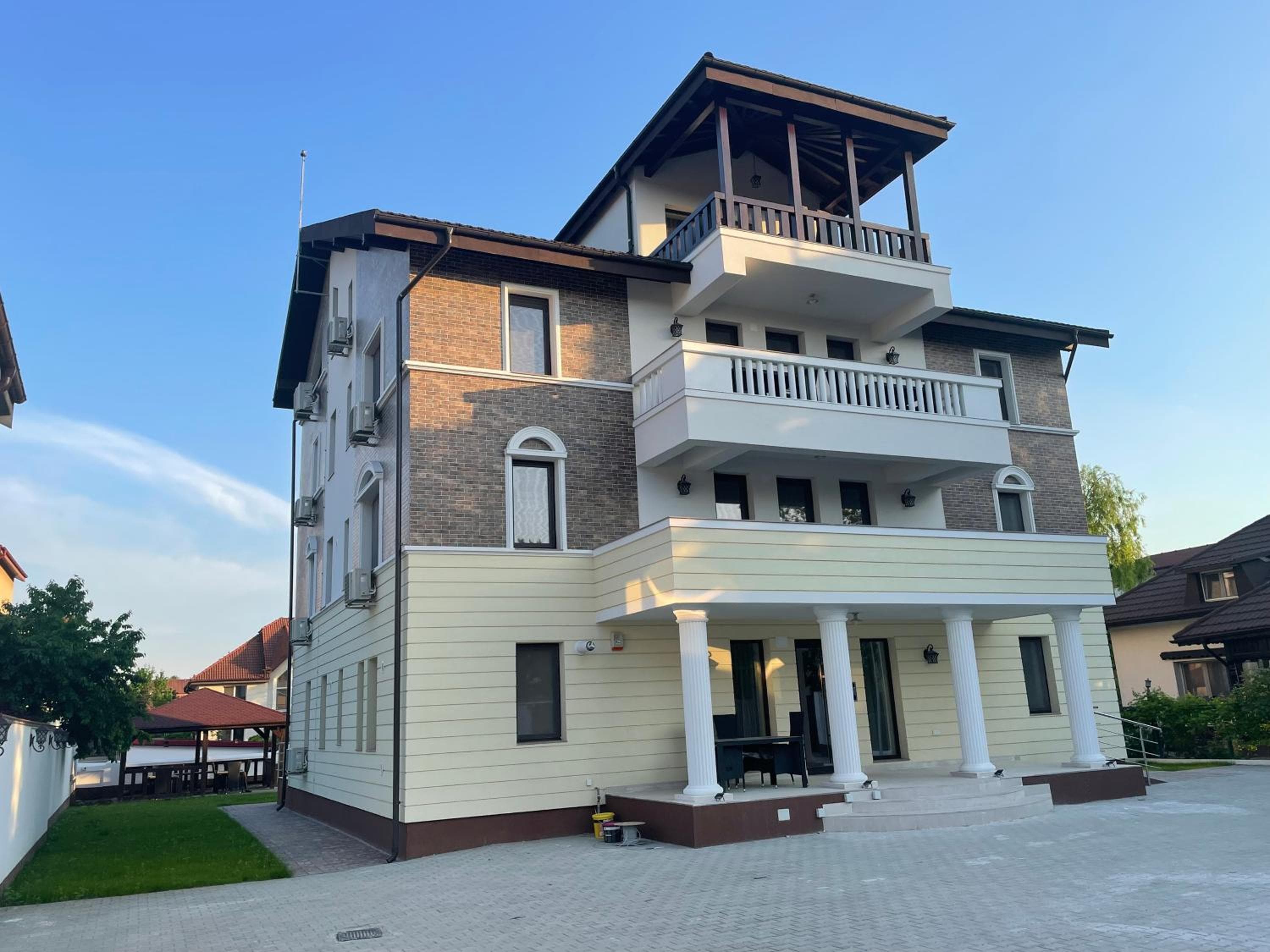 Iarca Inn, Bucharest
