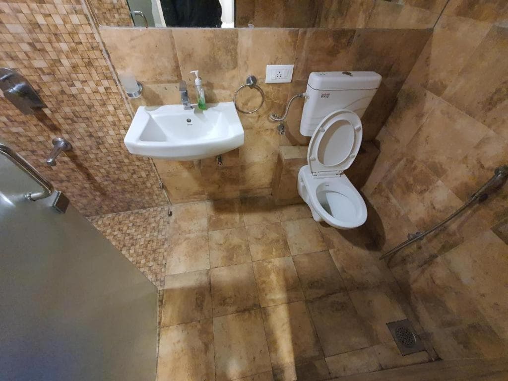 Homestays at Rajhans BELLIZA Near Airport, Surat, photo 4