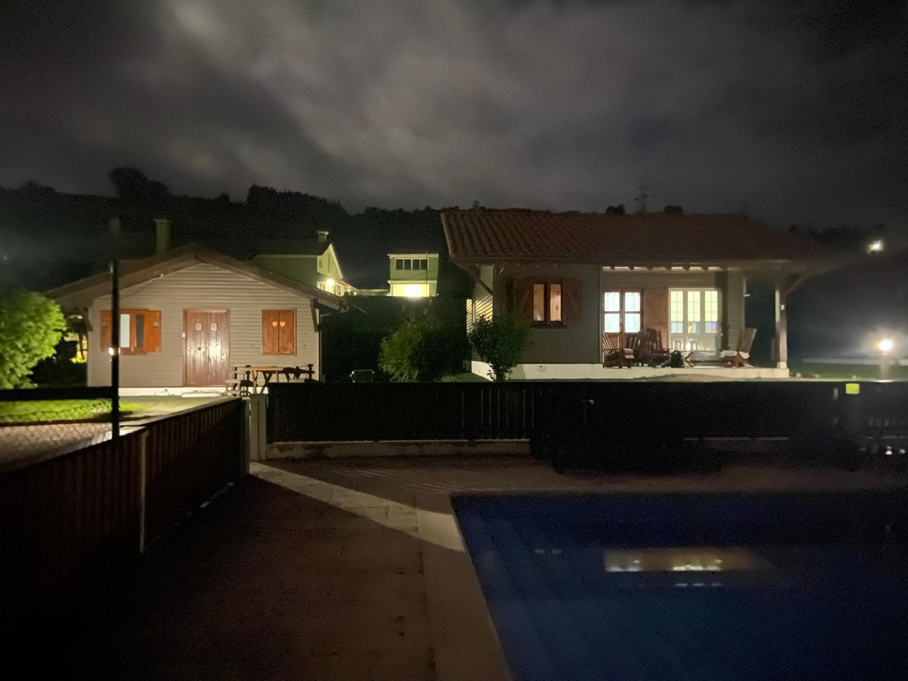Vila Emigrante, Capelas