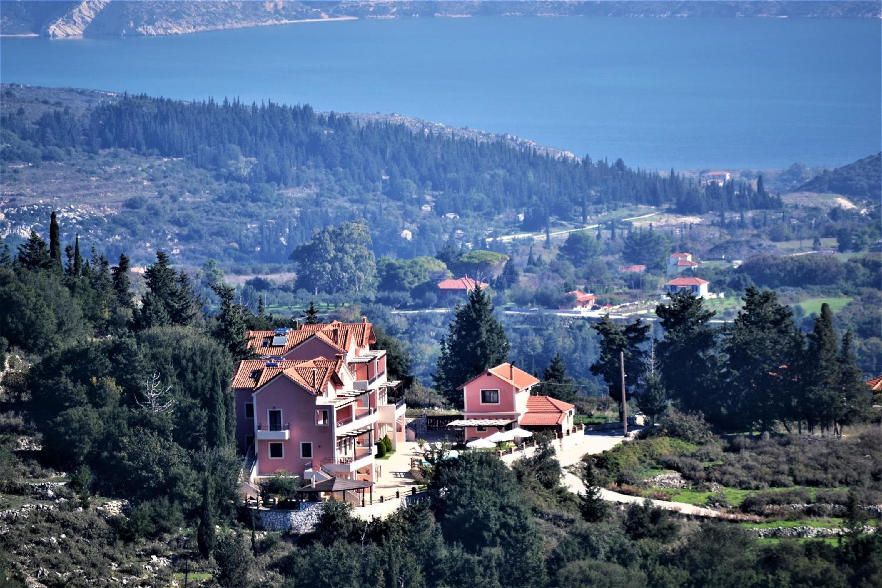 Harvest Moon Apartments, Lixouri