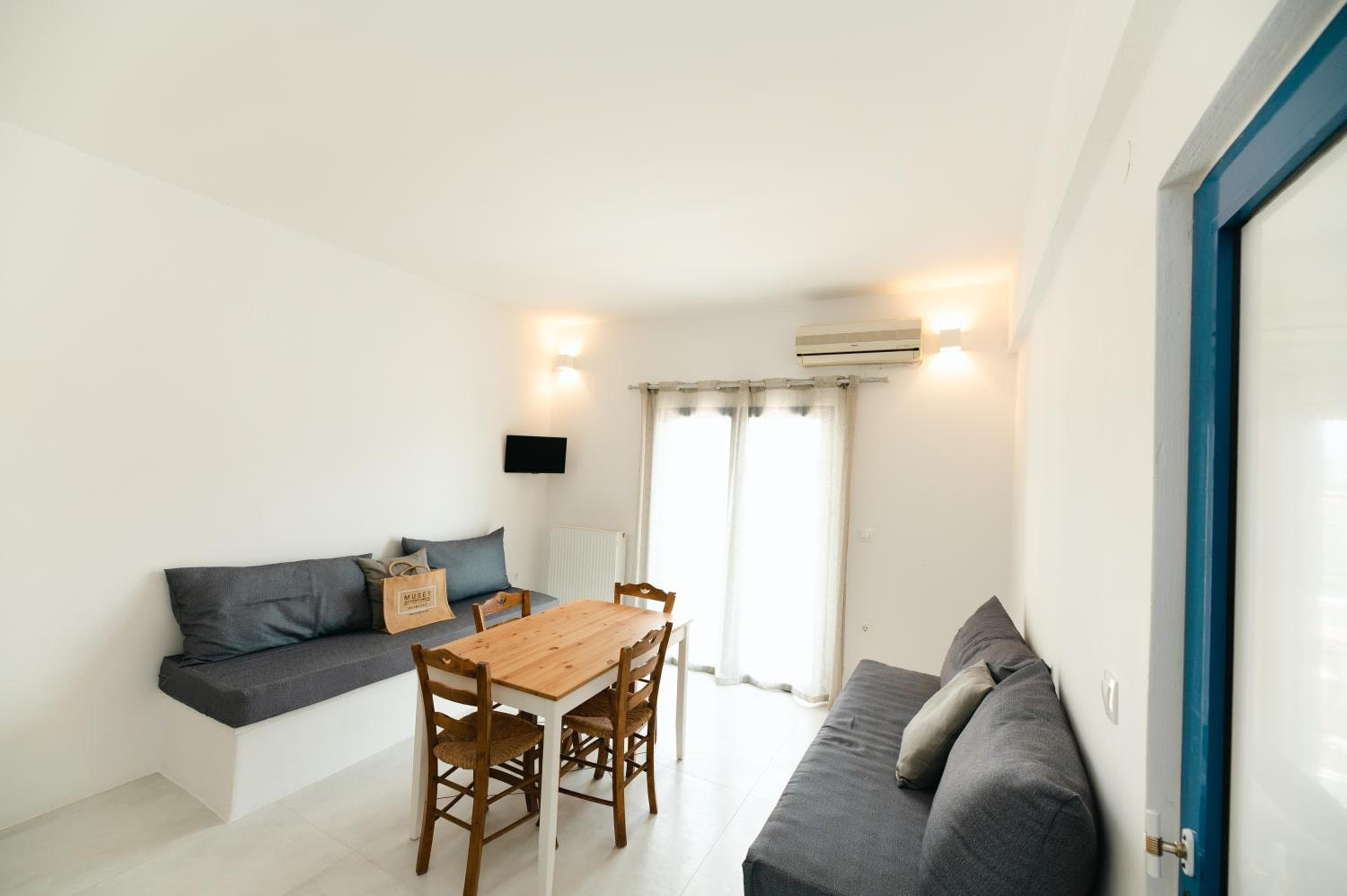 Muses Apartments, Ayia anna, photo 6