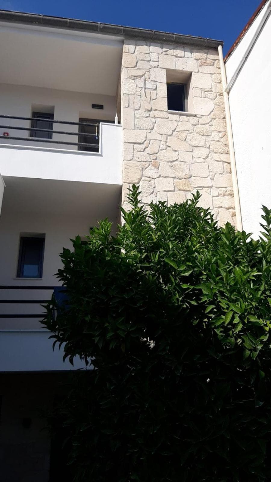 Amalthia Luxury Suites, Polykhrono