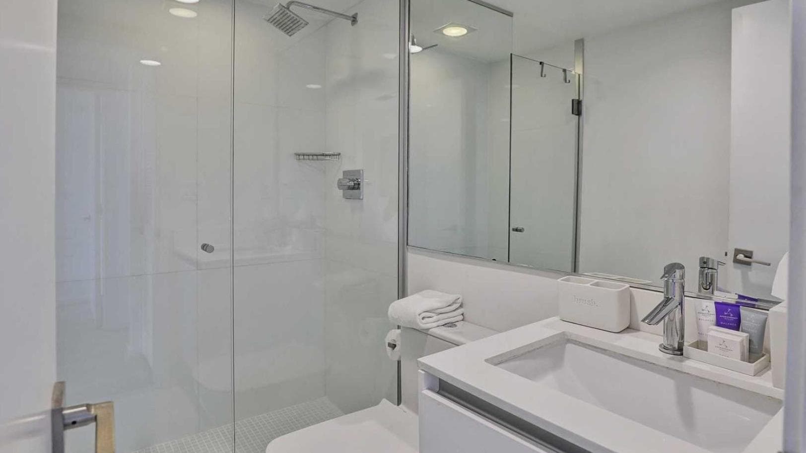 Beach Haus Key Biscayne Contemporary Apartments, Miami, photo 4