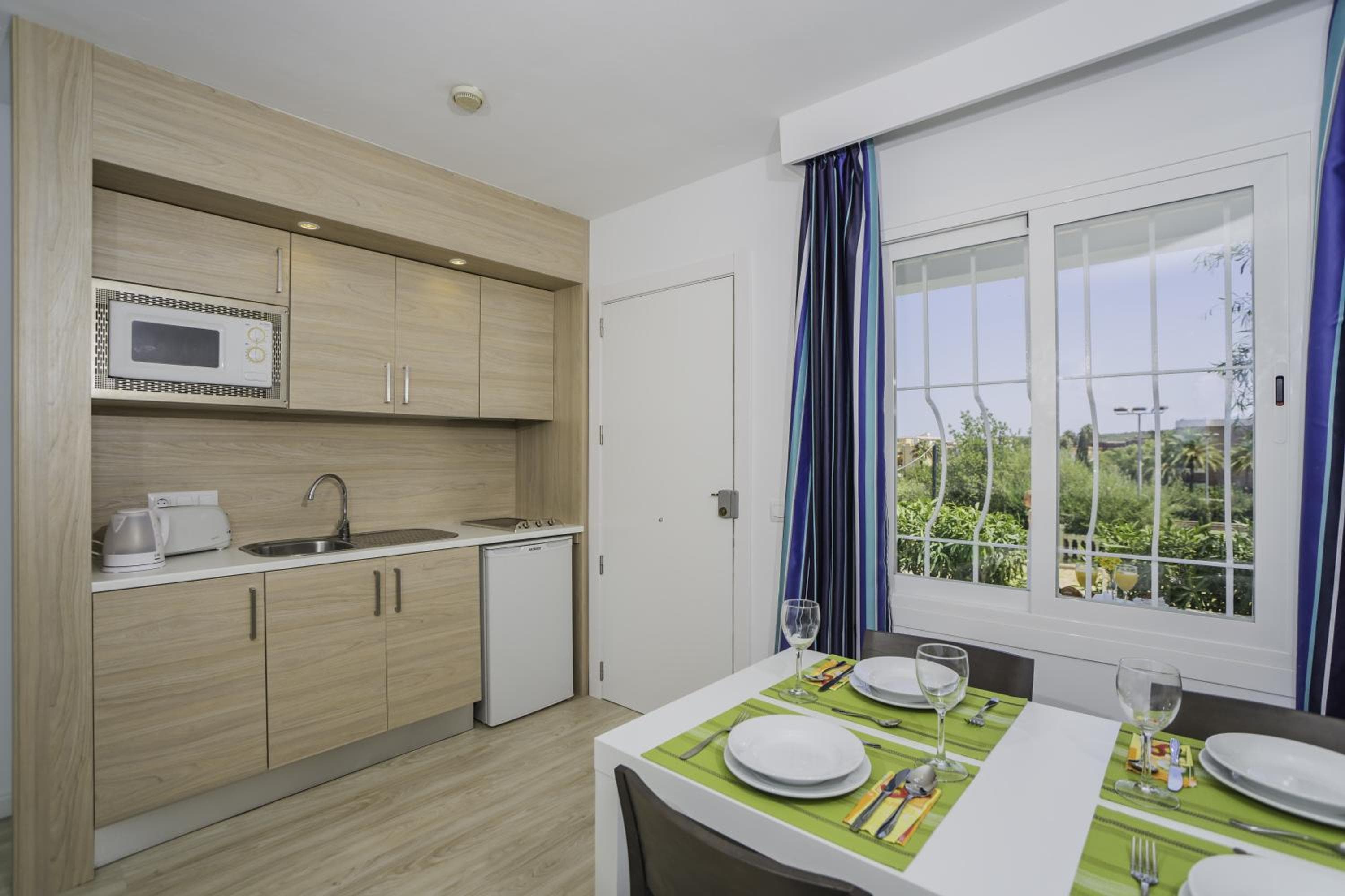 Aparthotel Holiday Center, Santa Ponsa, photo 4