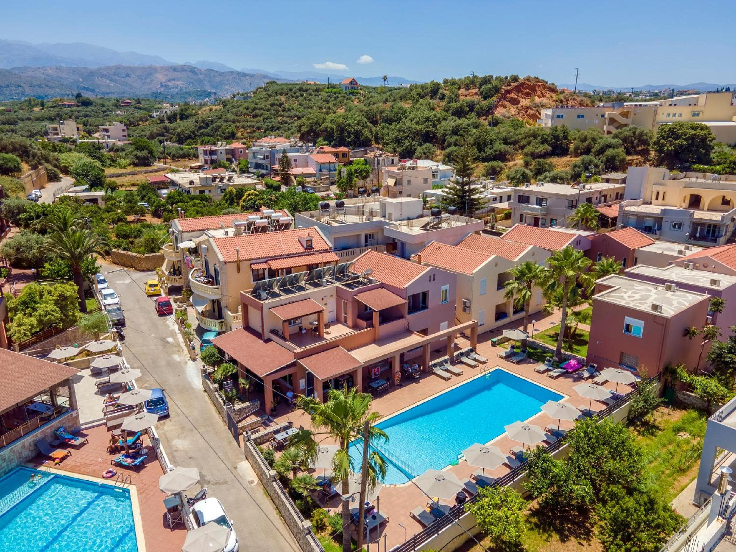 Theos Holidays Apartments, Kato Daratso