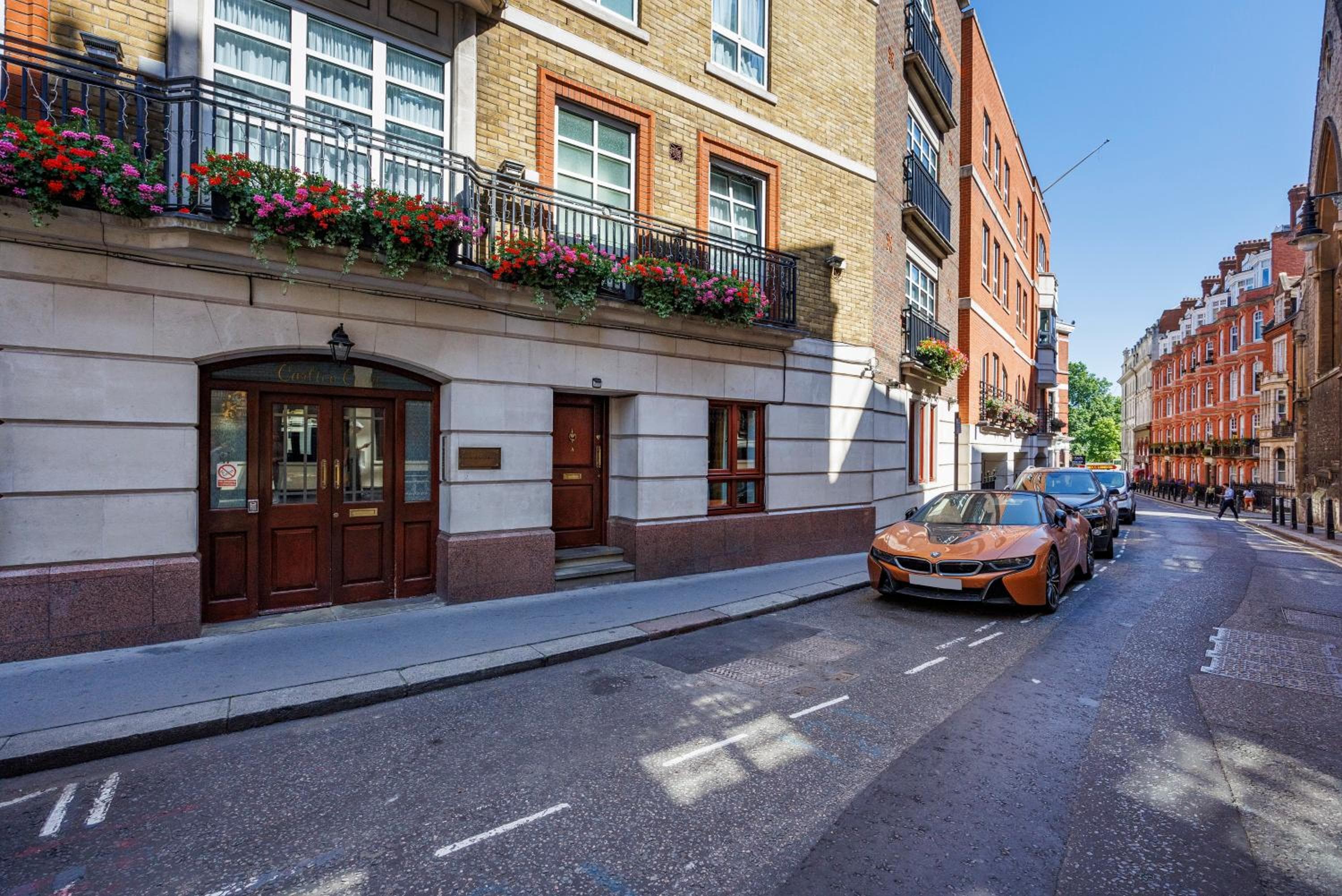 CARLTON COURT - MAYFAIR, London