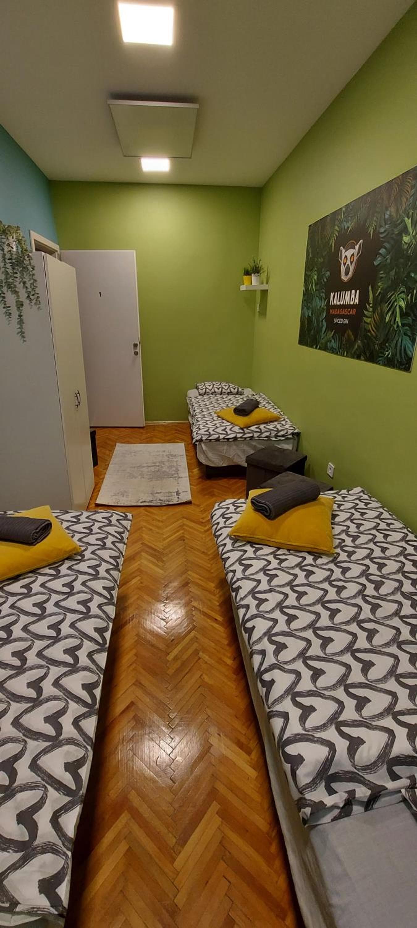 K21 party apartment hotel with inhouse ruin pub, Budapest