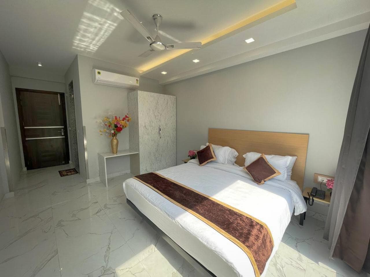 The Empire Rooms & Boutique Near Cyber City Gurgaon, Gurgaon, photo 4