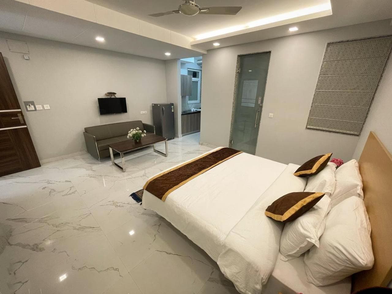 The Empire Rooms & Boutique Near Cyber City Gurgaon, Gurgaon, photo 2
