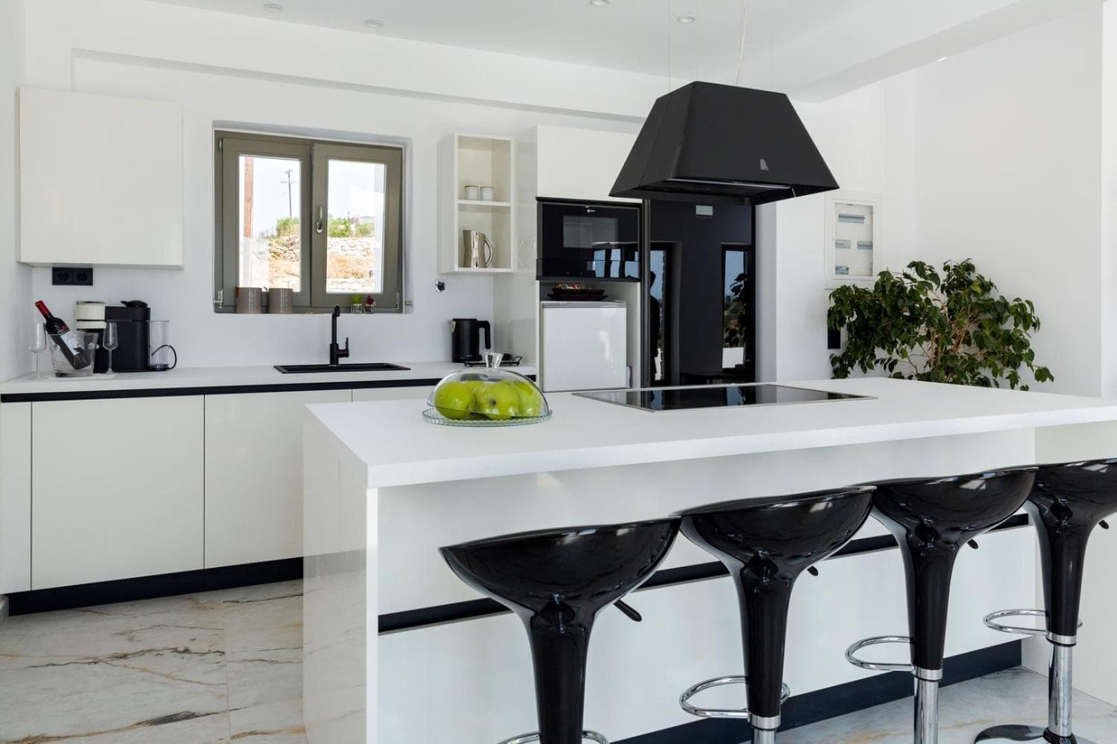 Golden Bay luxury villas and suites, Chrissi Akti, photo 6