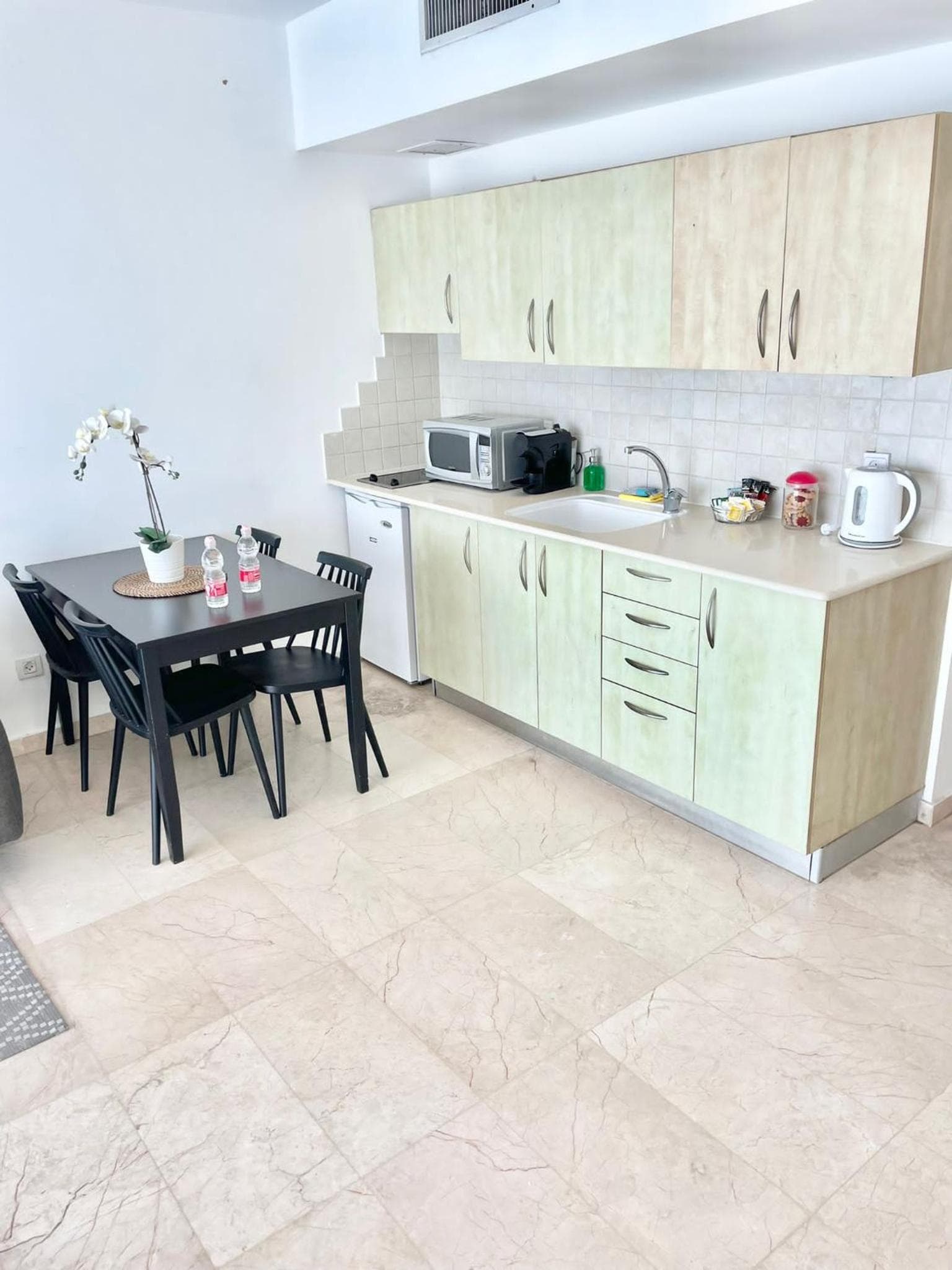 Oceanus apartment hotel, Herzelia 