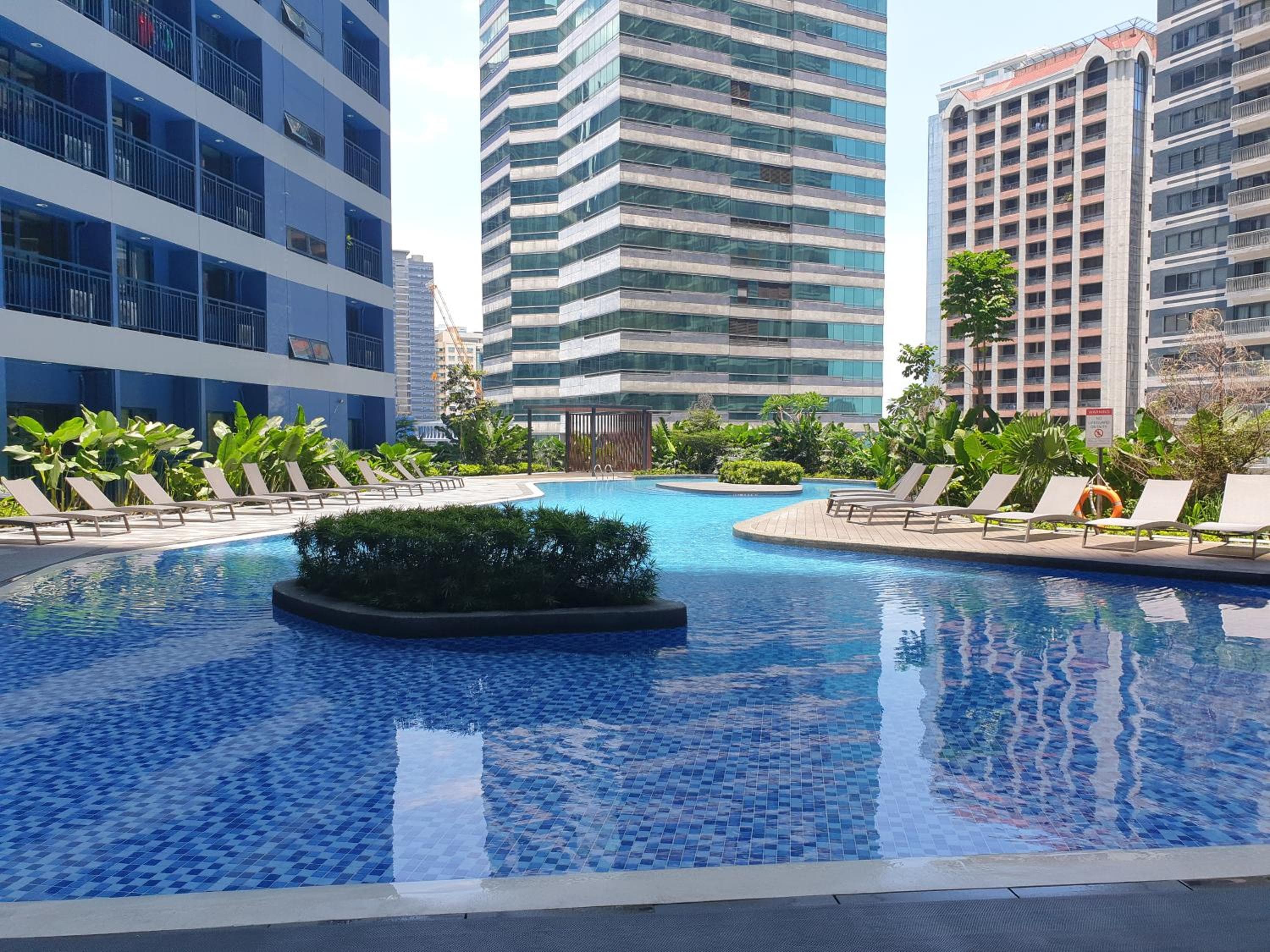 Heart of Makati, Fully furnished condo, cbd central location, Manila