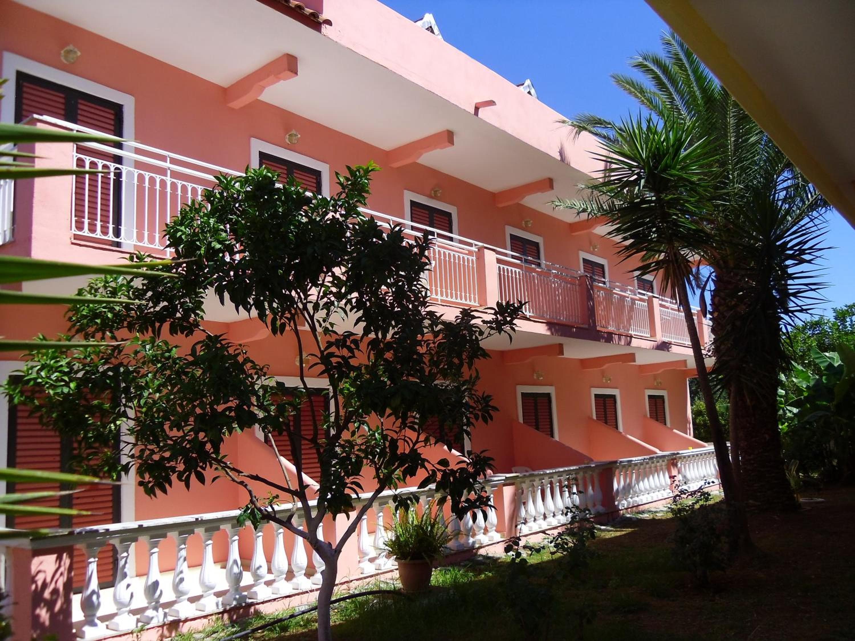 Valentinos Apartments, Roda