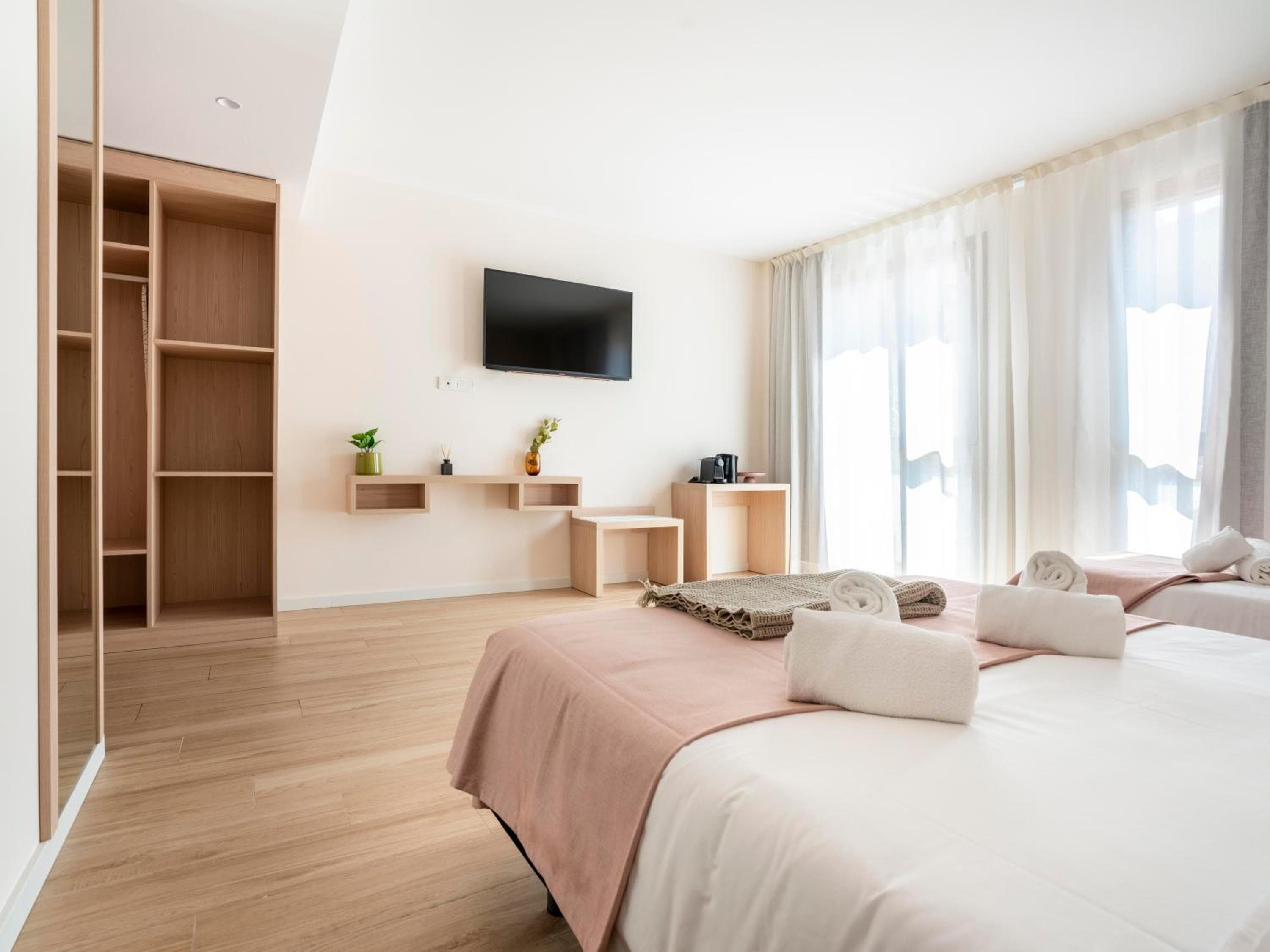 Limehome Barcelona Carrer de Besalú 82, Barcelona, photo 2