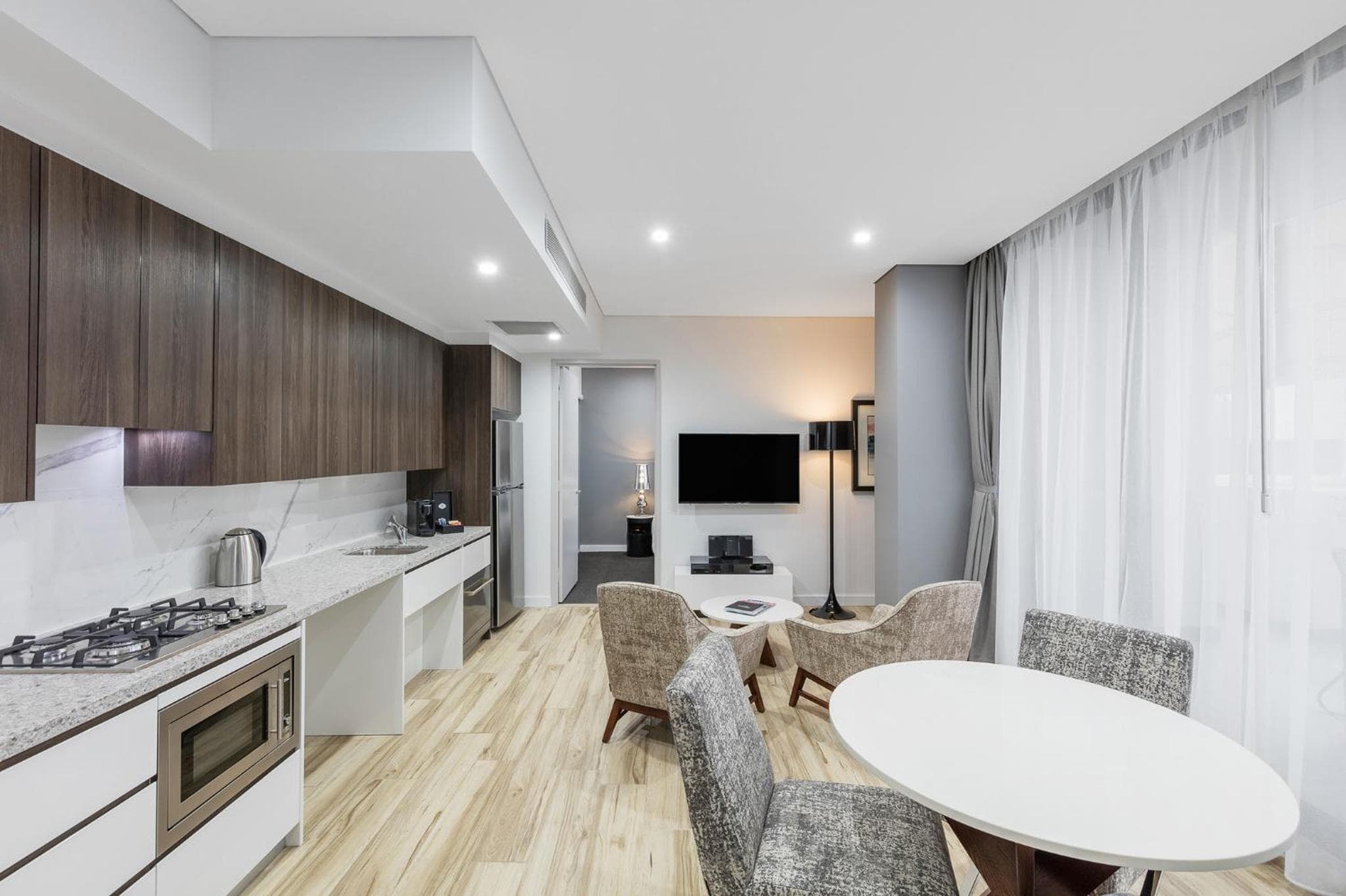 Meriton Suites Church Street, Parramatta, Sydney, photo 3