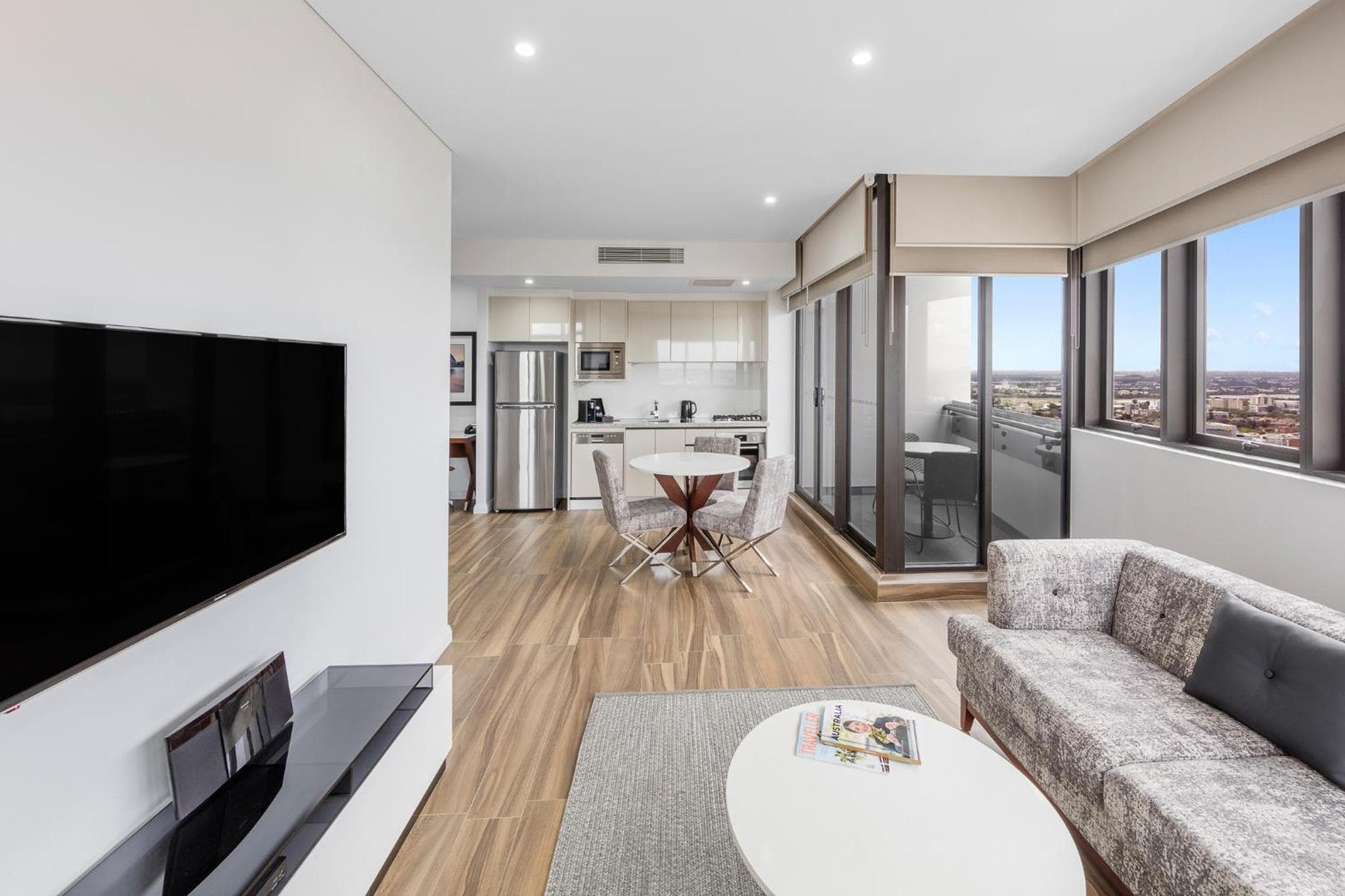Meriton Suites Church Street, Parramatta, Sydney, photo 2