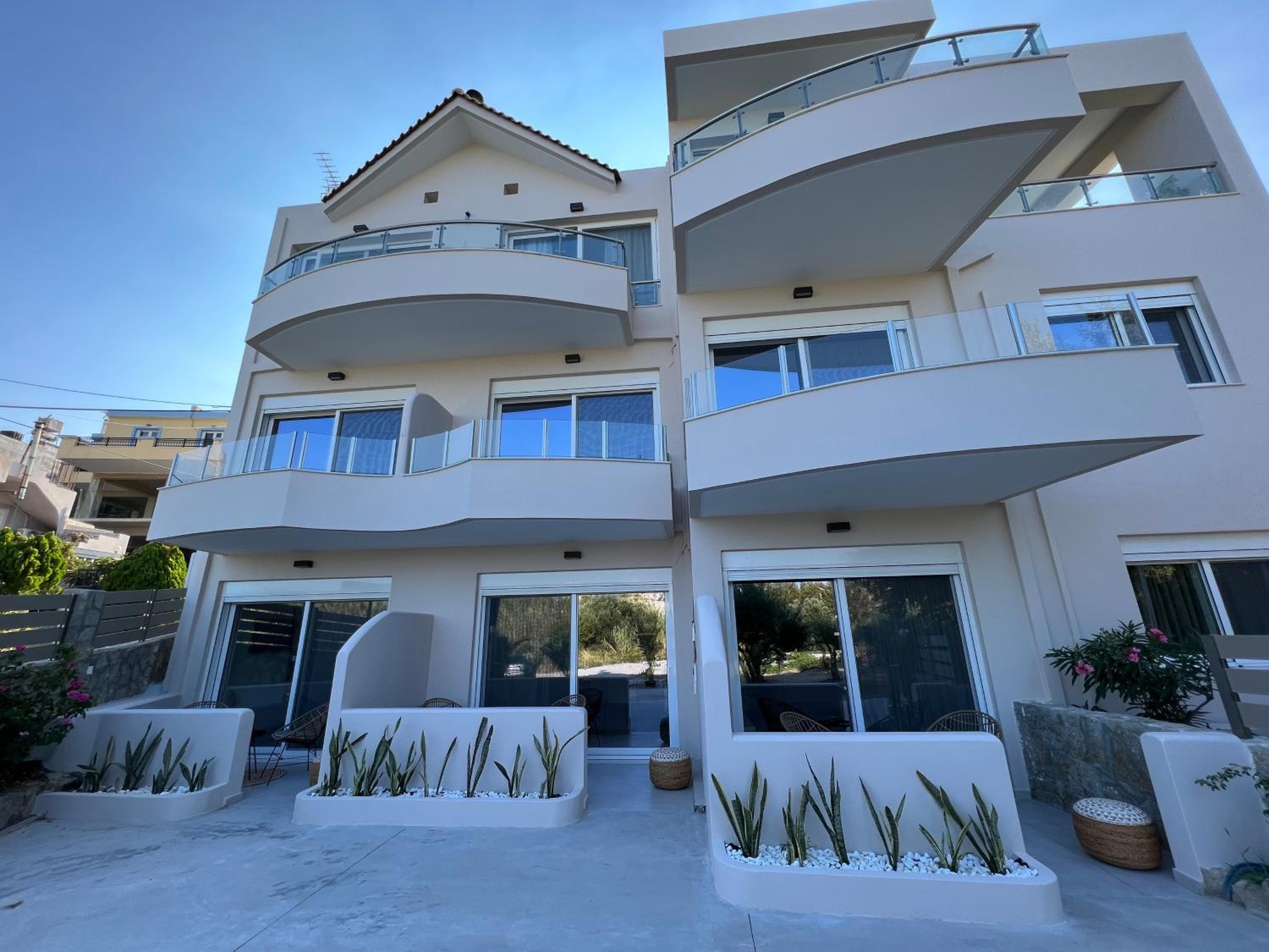 Aelia Apartments, Makry Gialos