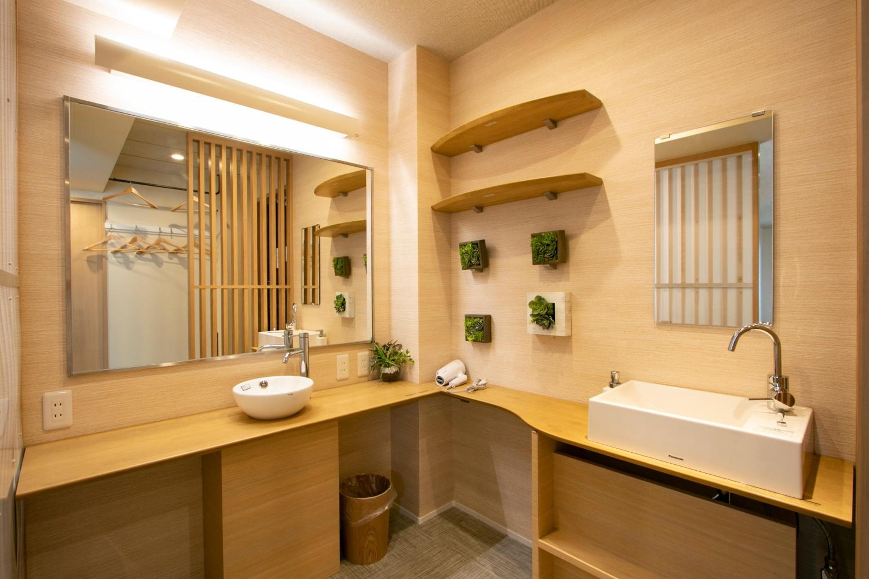 Minn Kamata, Tokyo, photo 4
