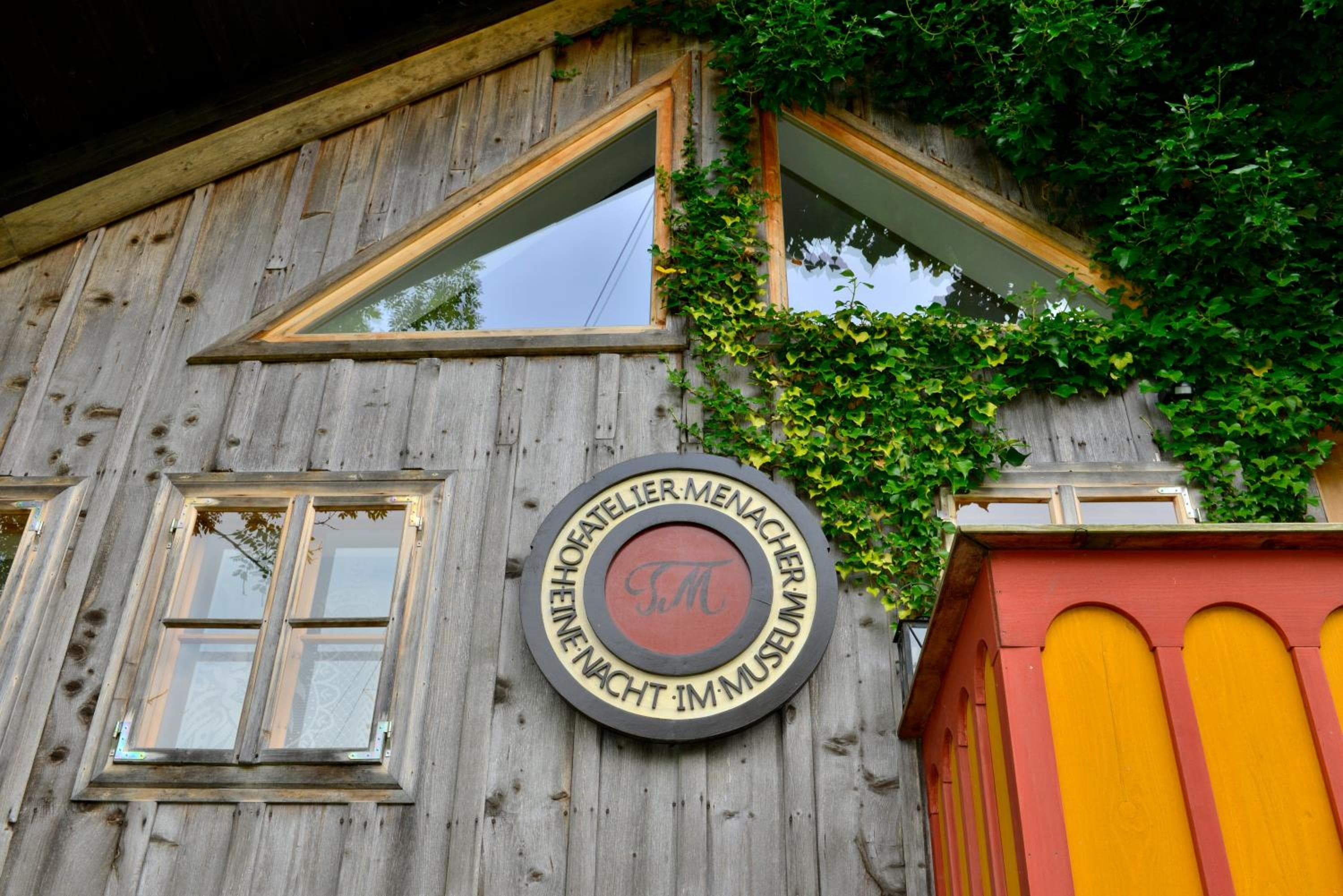 Hofatelier Menacher, Neureichenau