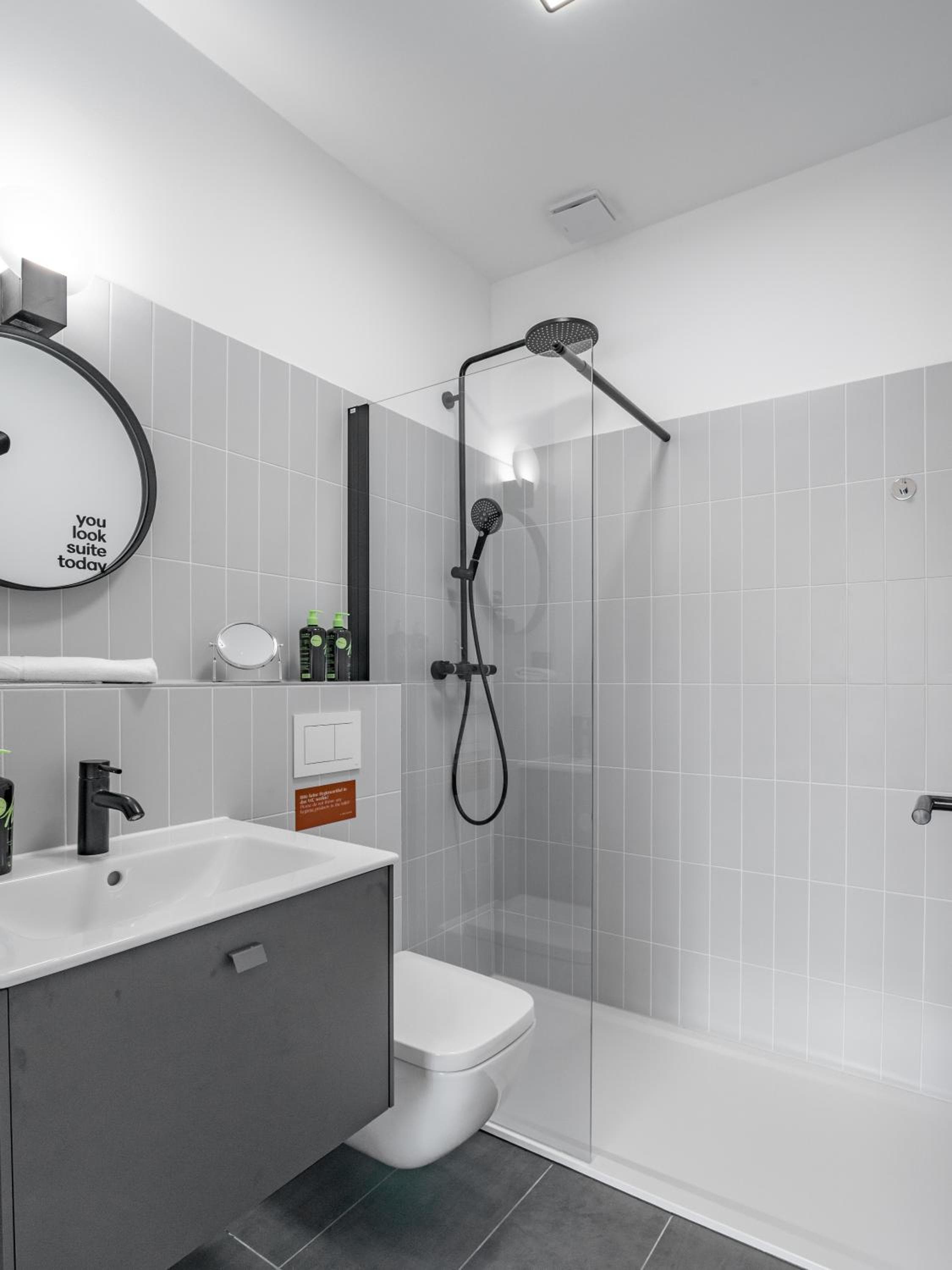 Bathroom at Limehome Salzgitter A-Schweitzer-Str