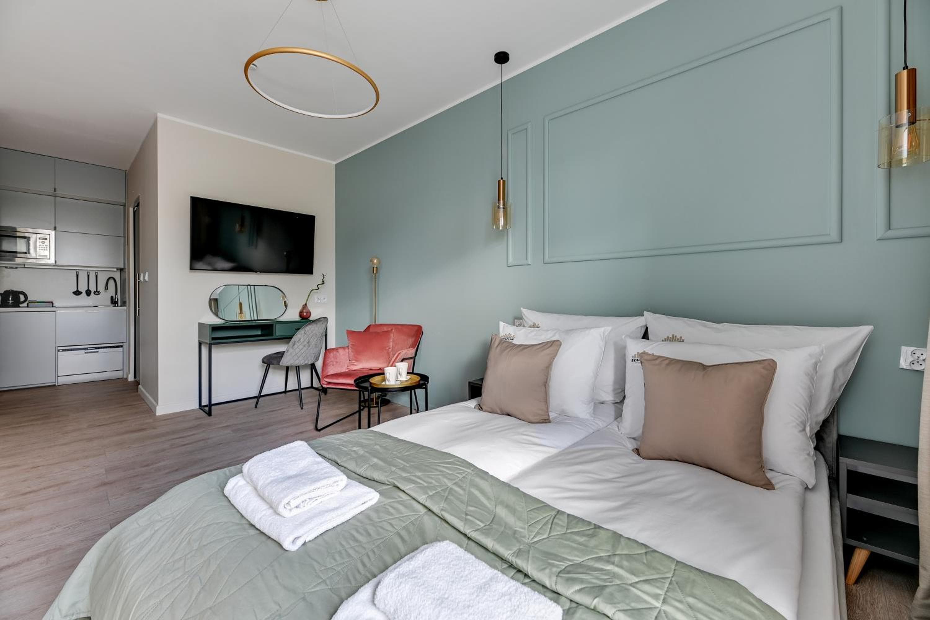 Aura 40 City Center by Downtown Apartments, photo 3