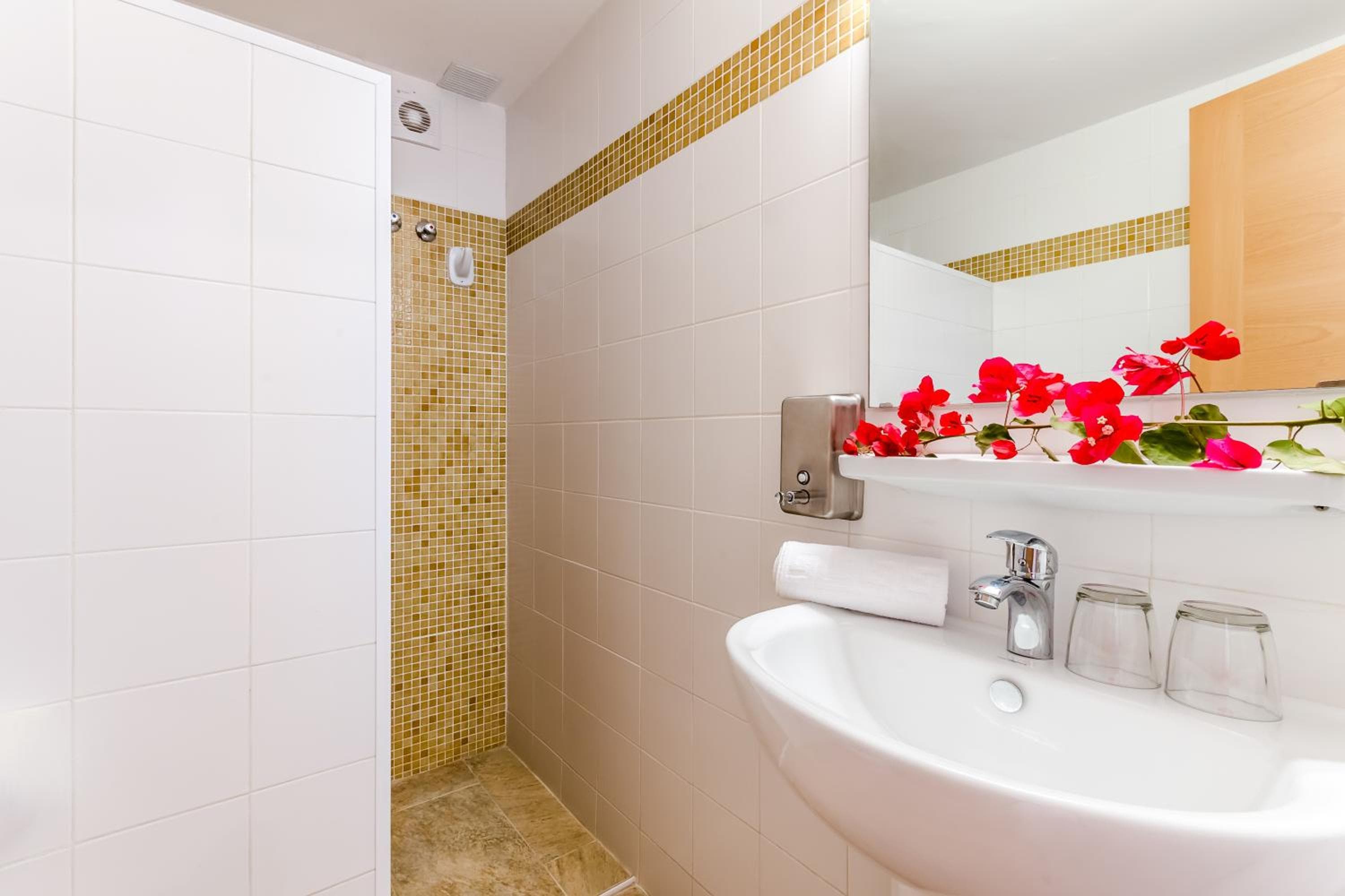 Apartamentos Blancala, Cala Blanca, photo 5