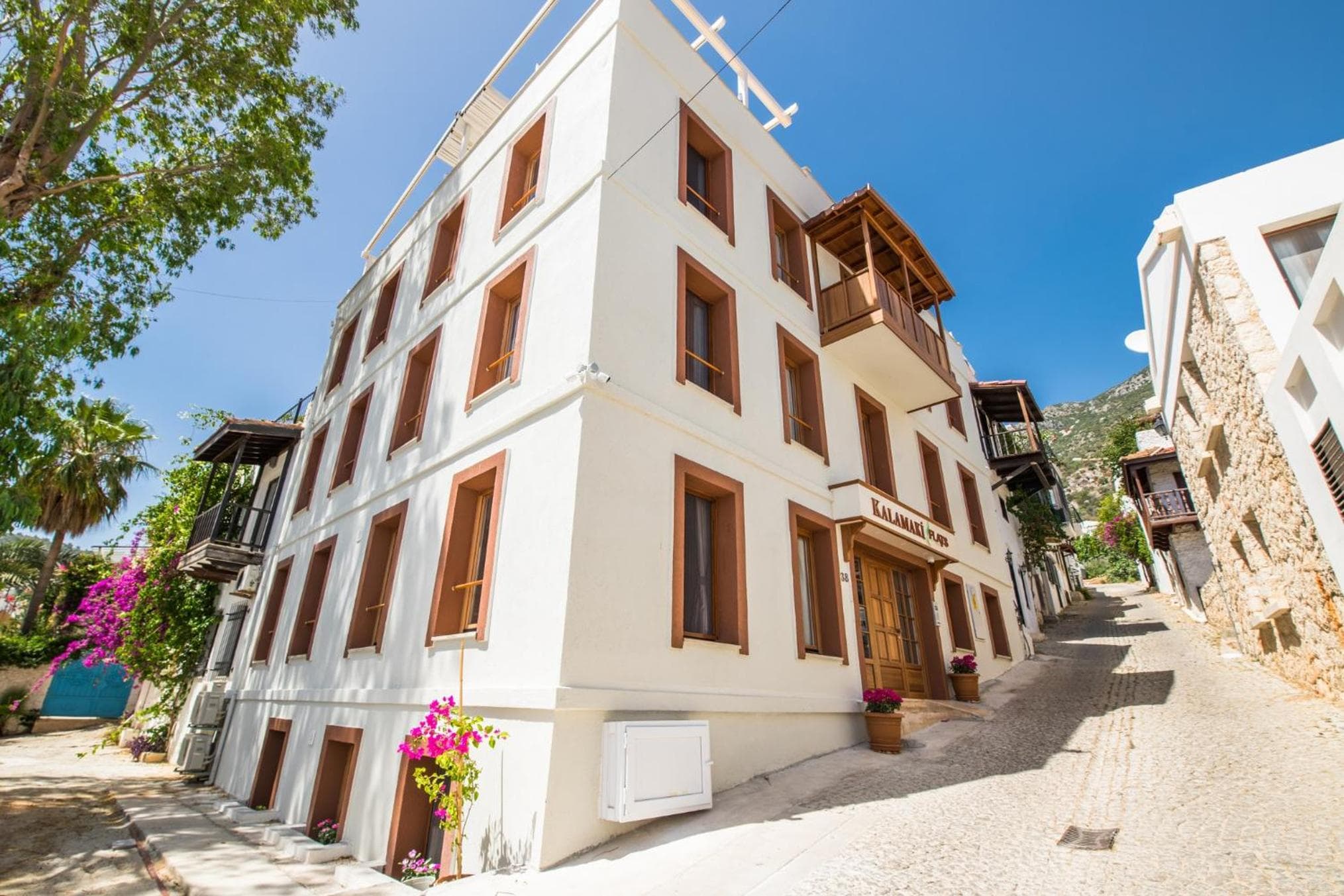 Building at KALAMAKİ FLATS